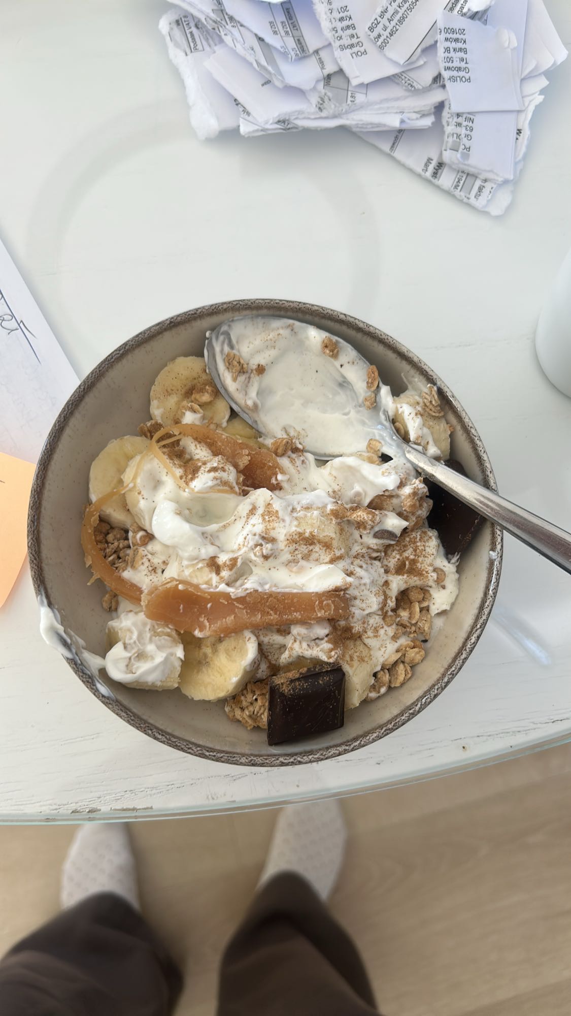 Jogurt z bananem i musli