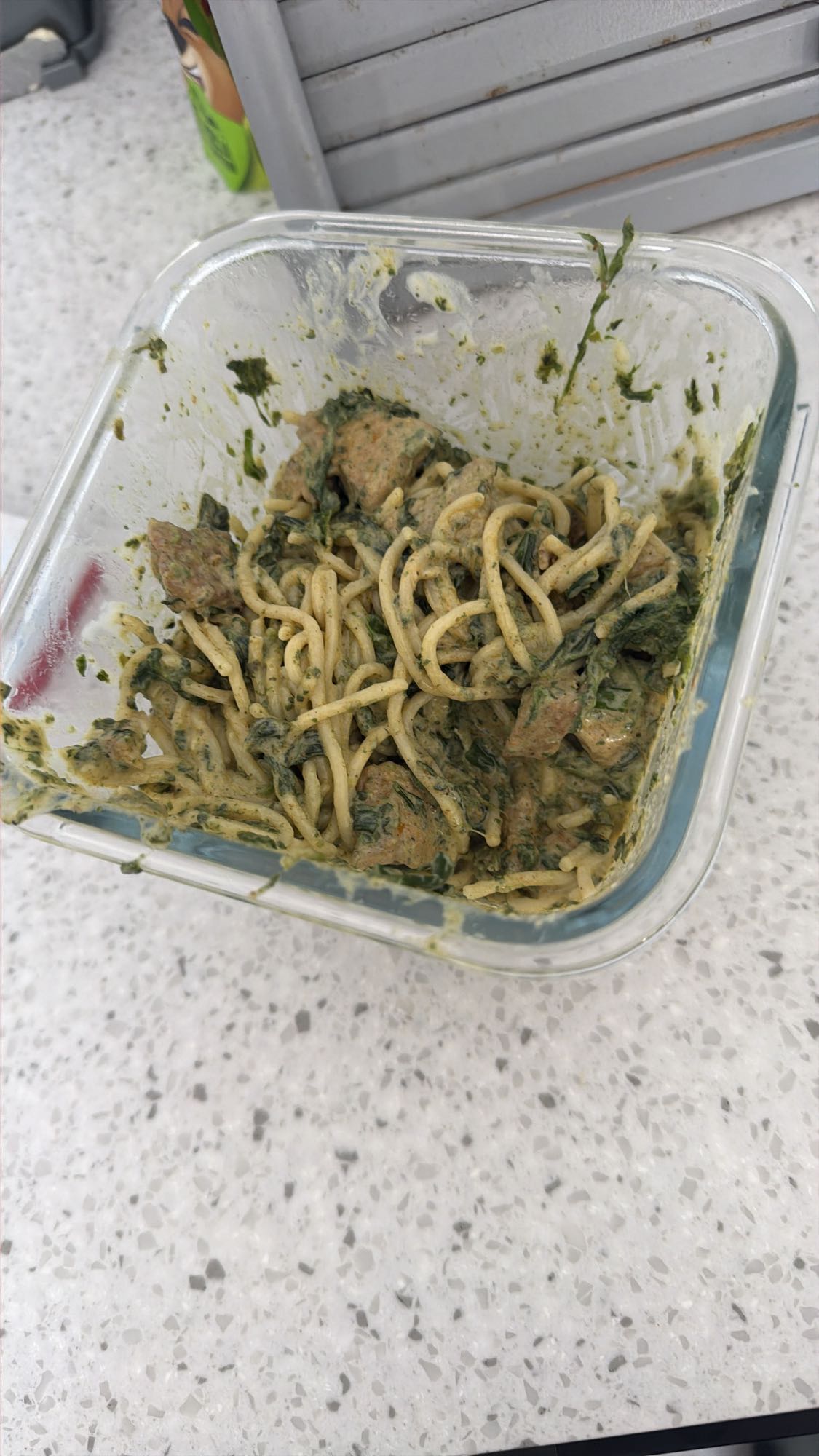 Makaron ze szpinakiem i kurczakiem