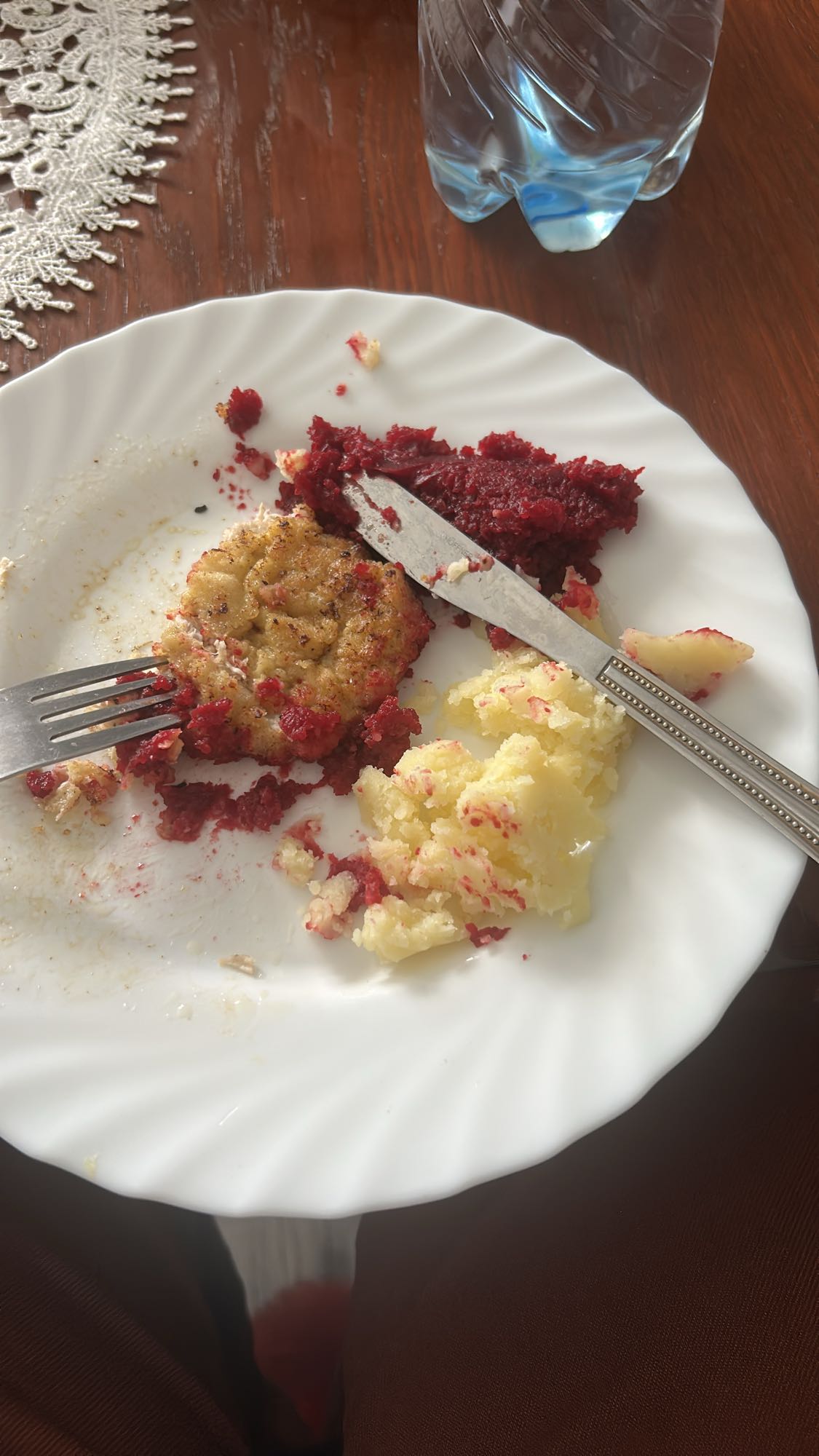 kotlet, ziemniaki, buraczki