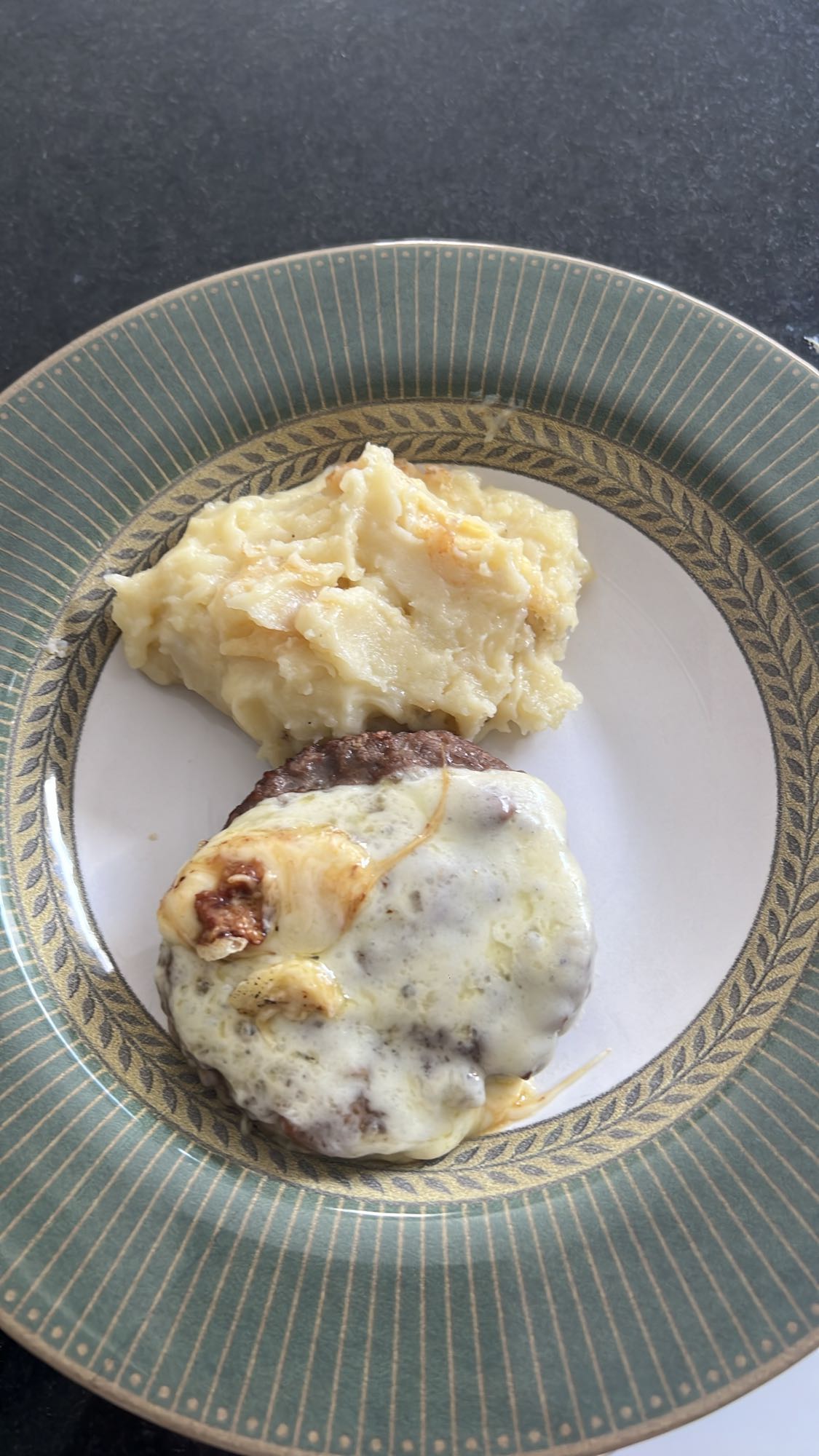 Hambúrguer com purê