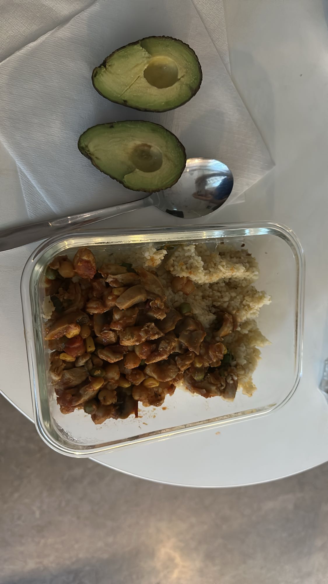 Kycklinggryta med bulgur & avokado