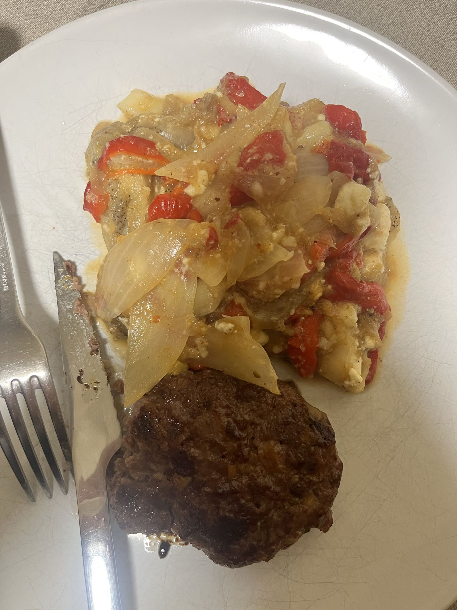 Hamburguesa con verduras asadas