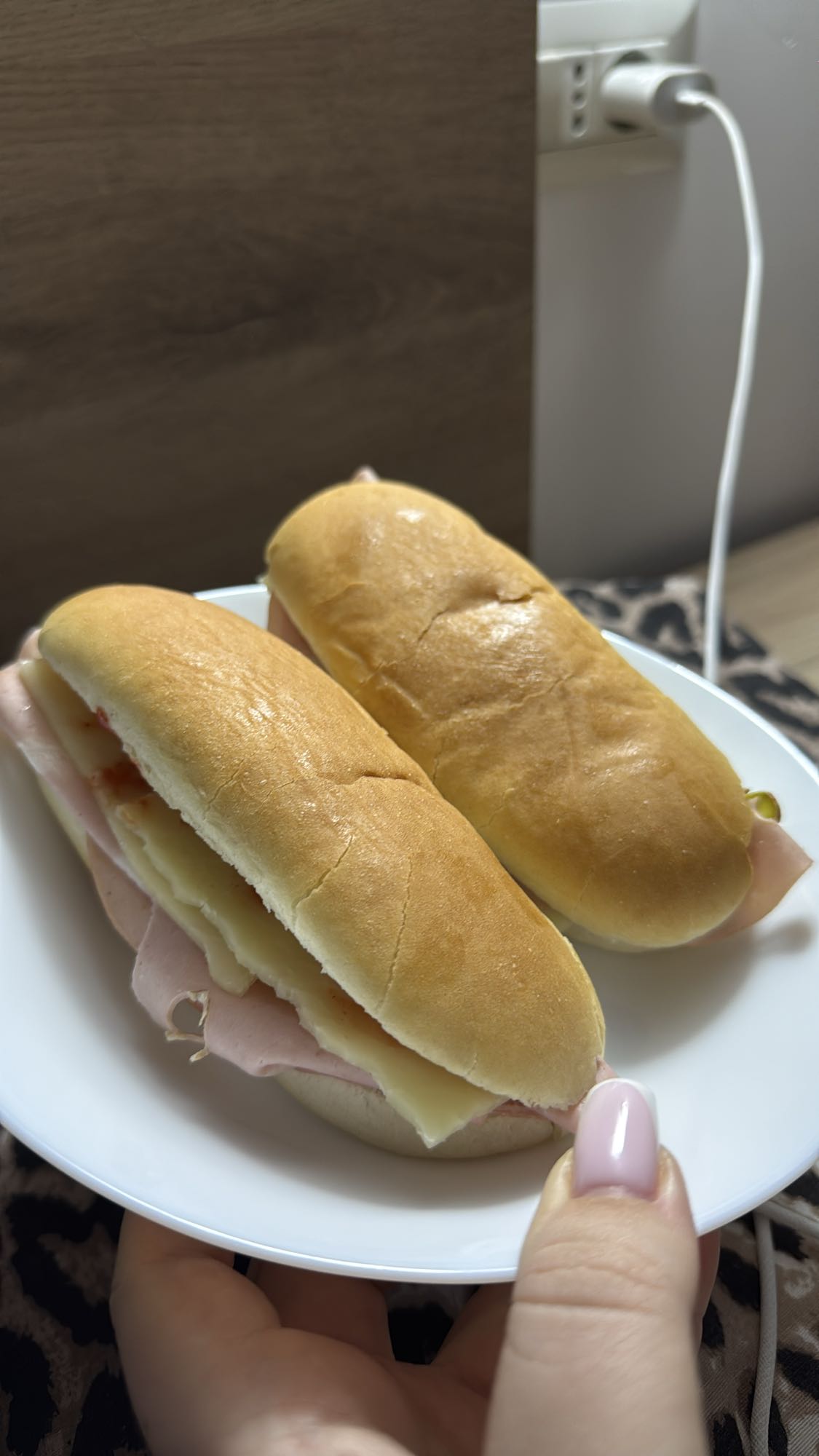 Sandvișuri cu șuncă și cașcaval