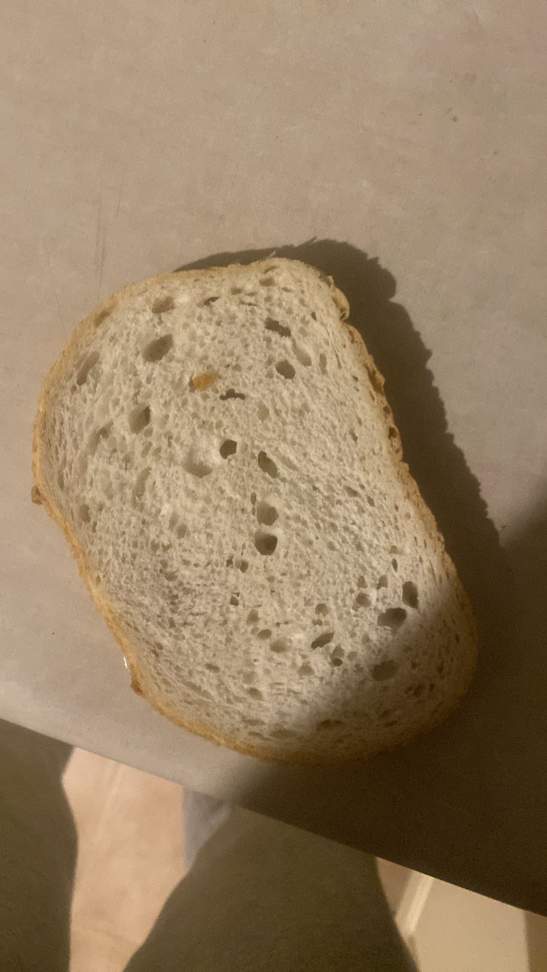 Kromka białego chleba