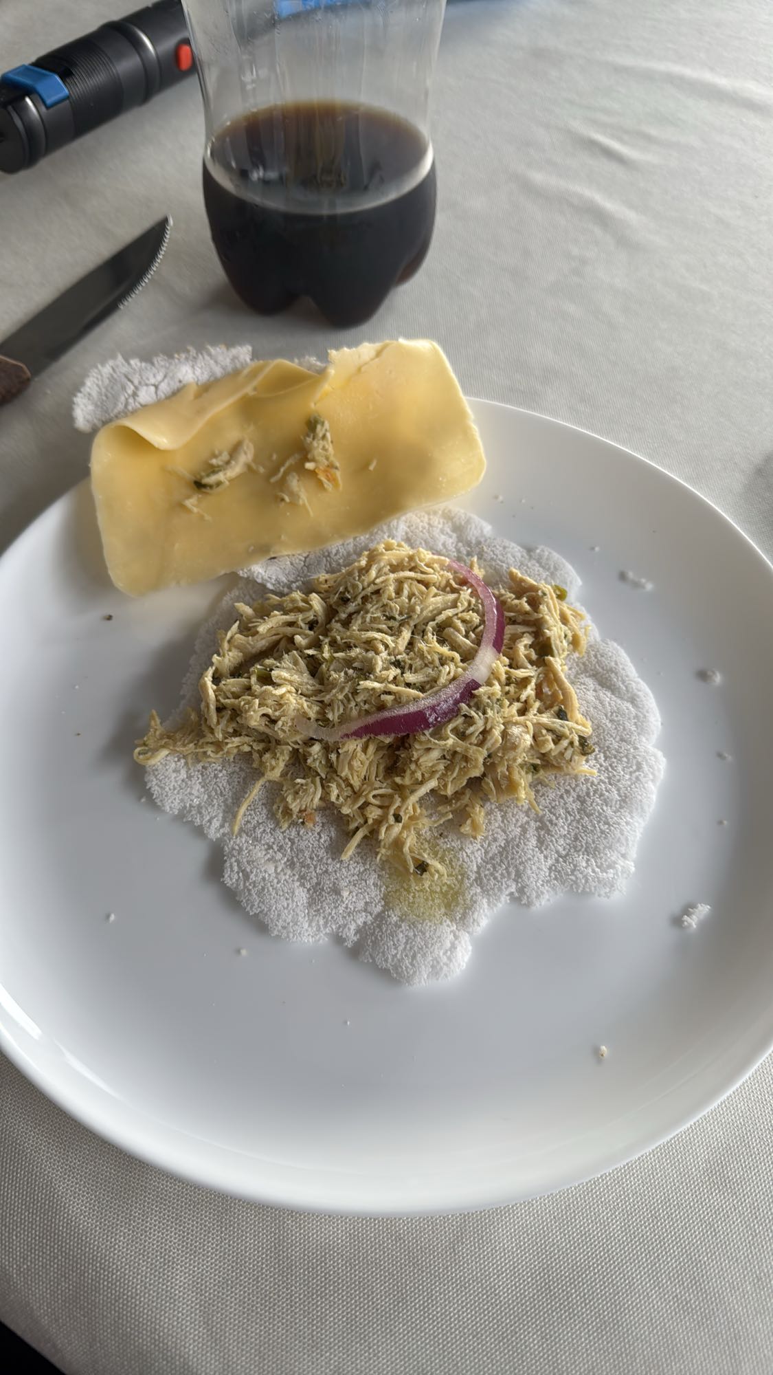 Tapioca com frango e refrigerante