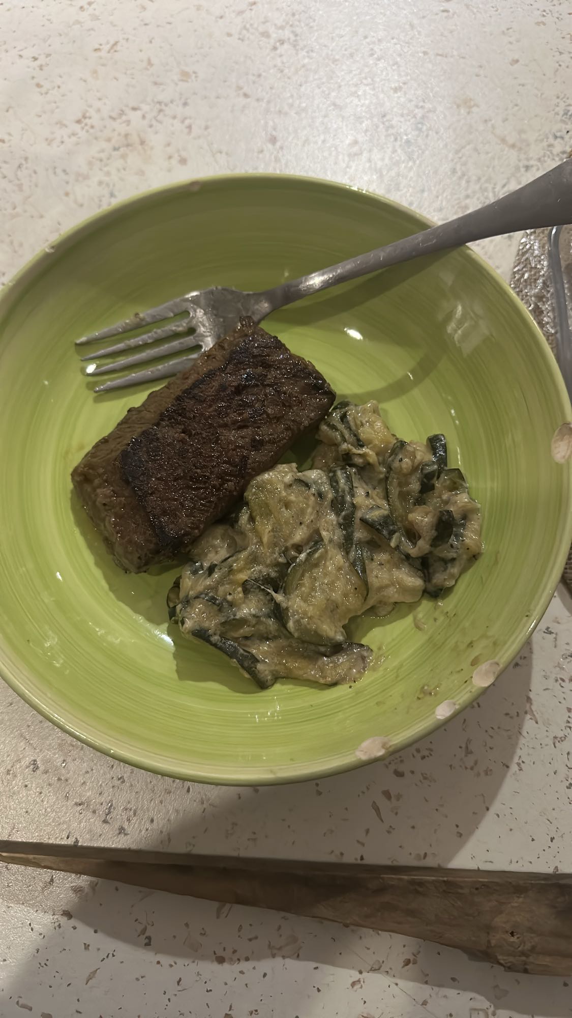 Steak et courgettes crémeuses