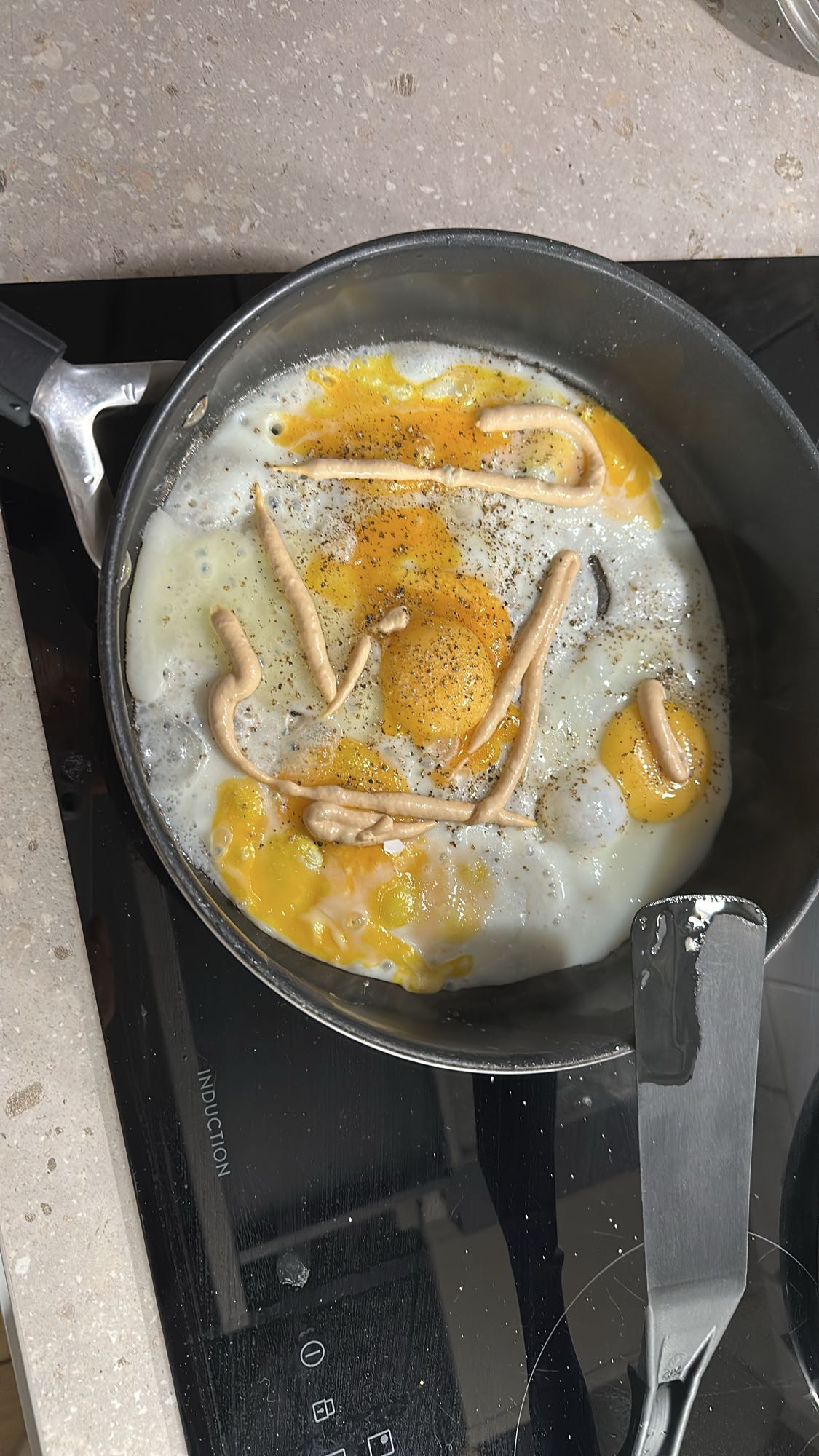 Ägg med jordnötssmör