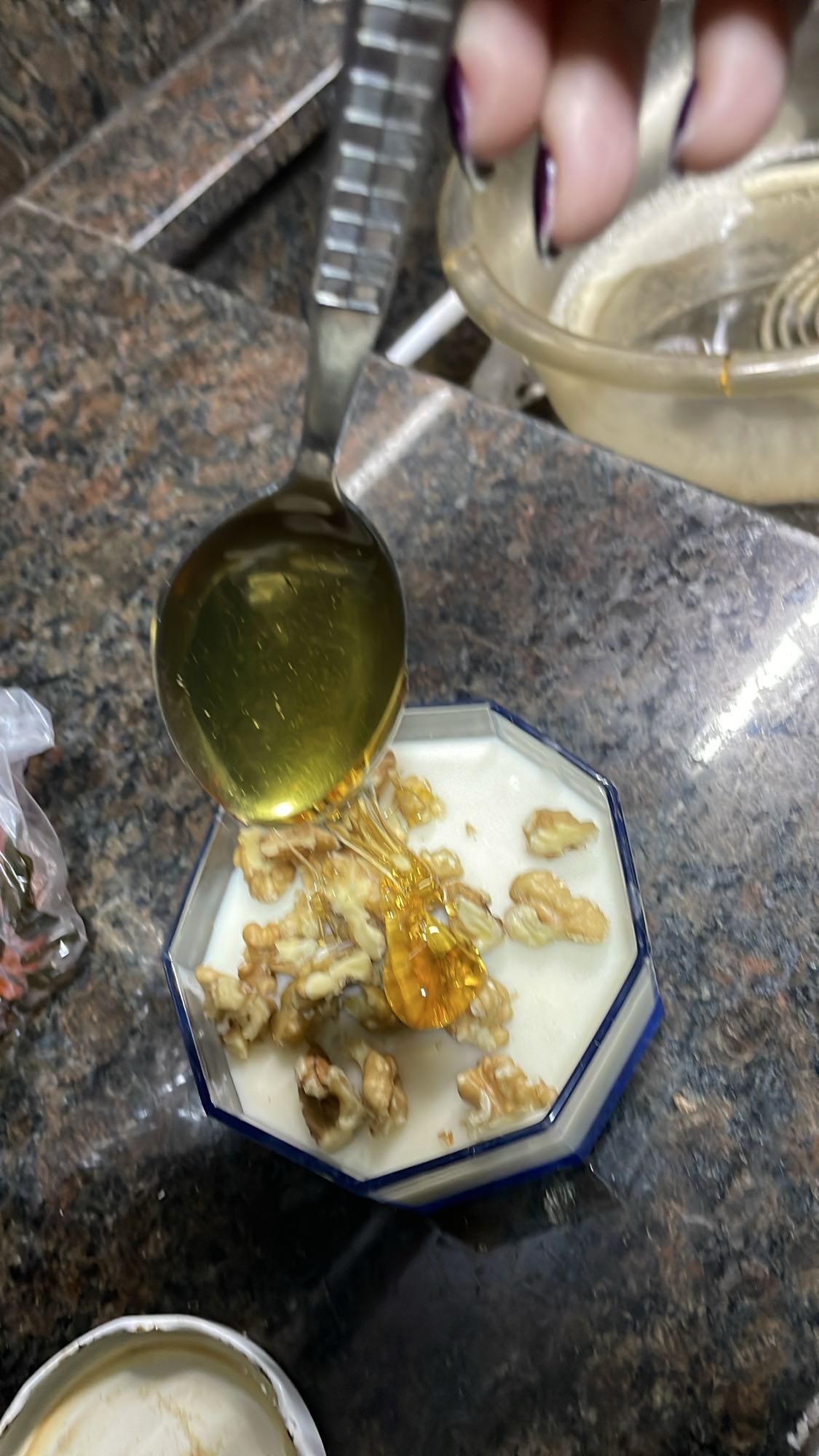 Yogurt with honey and walnuts