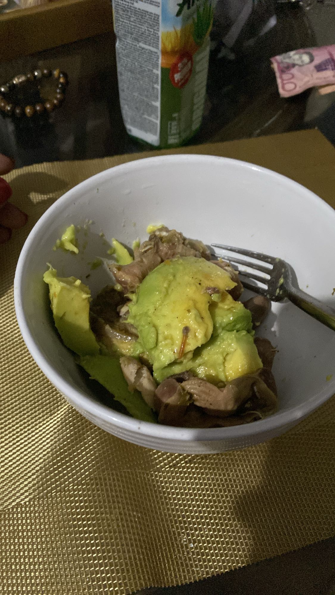 pollo con aguacate