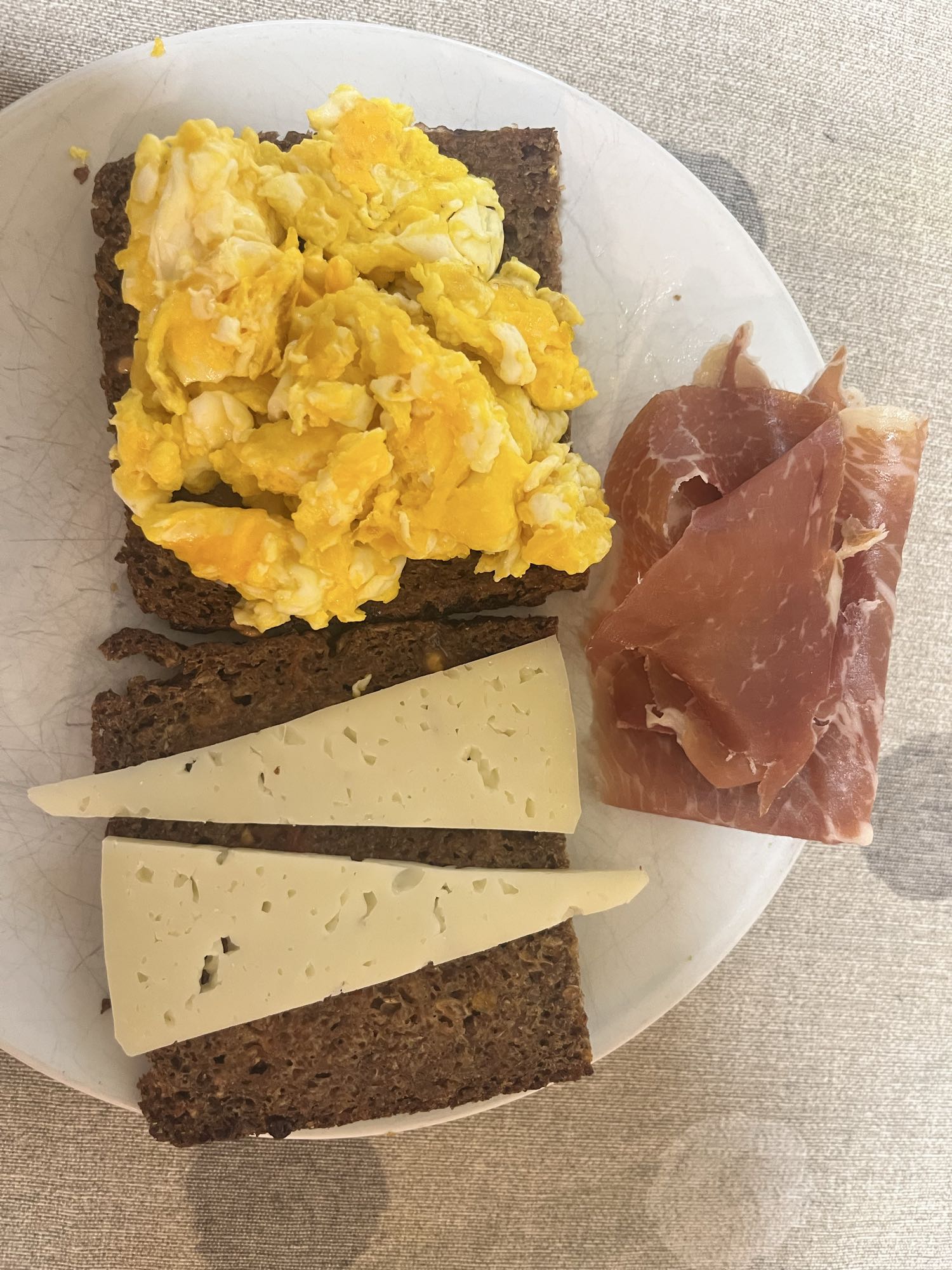 Desayuno con pan integral