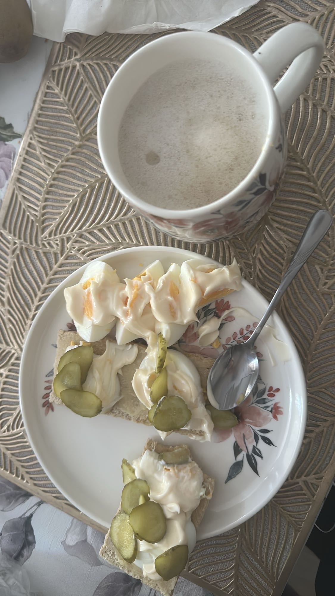 Jajka z majonezem na pieczywie chrupkim