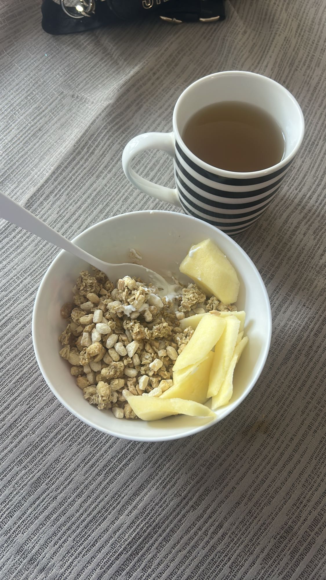 Yoghurt met muesli en appel