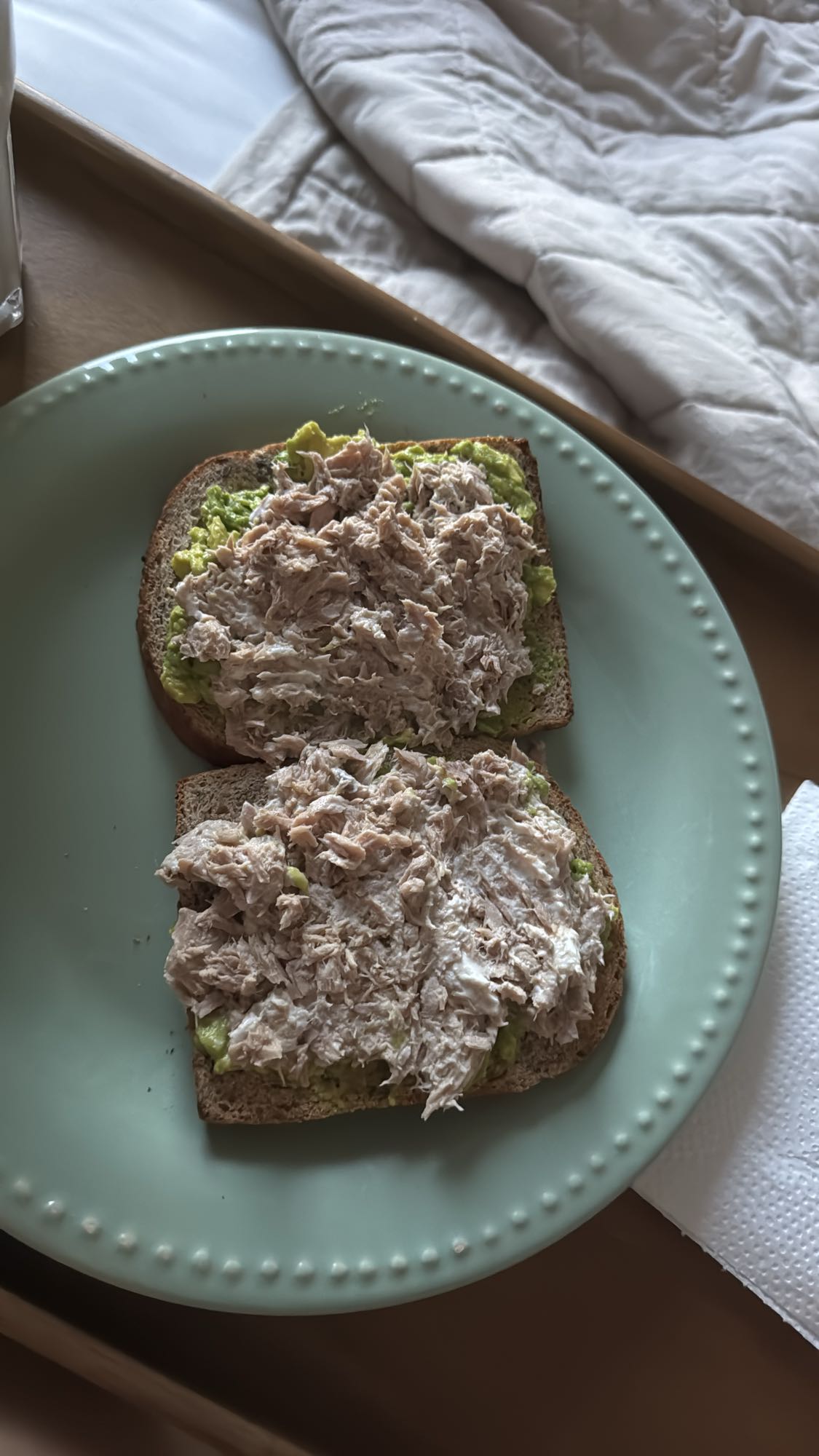 Tostadas de atún y aguacate