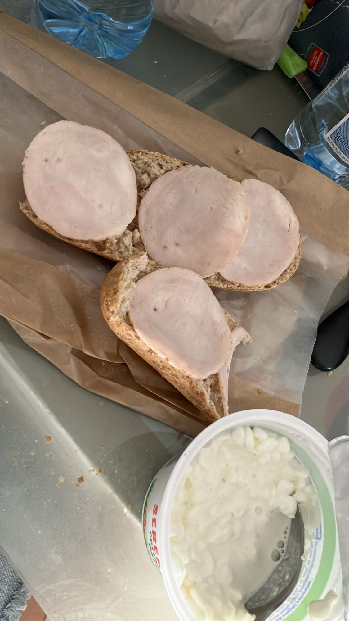 Kanapka z szynką i twarogiem