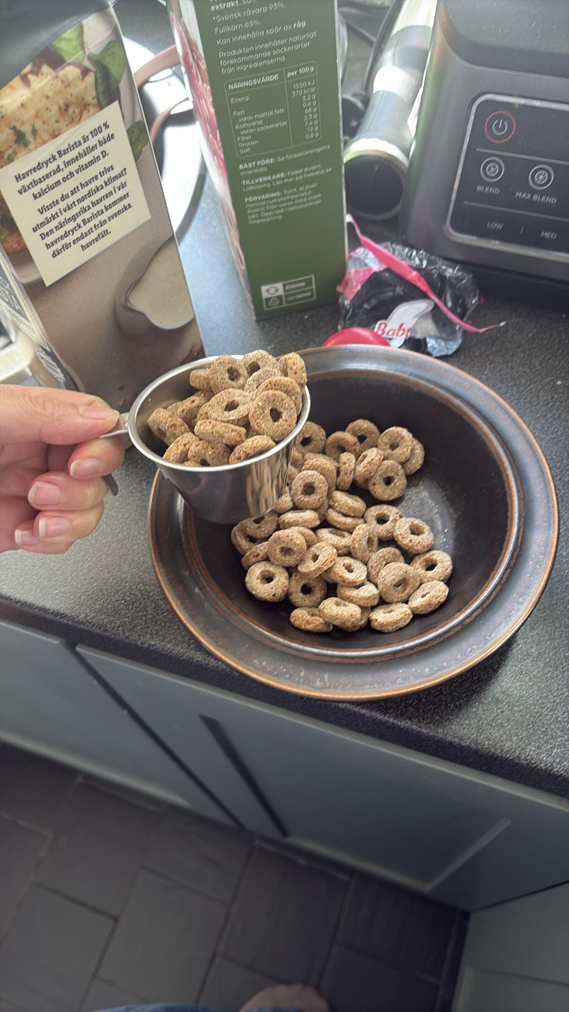 Fullkornsflingor med havredryck