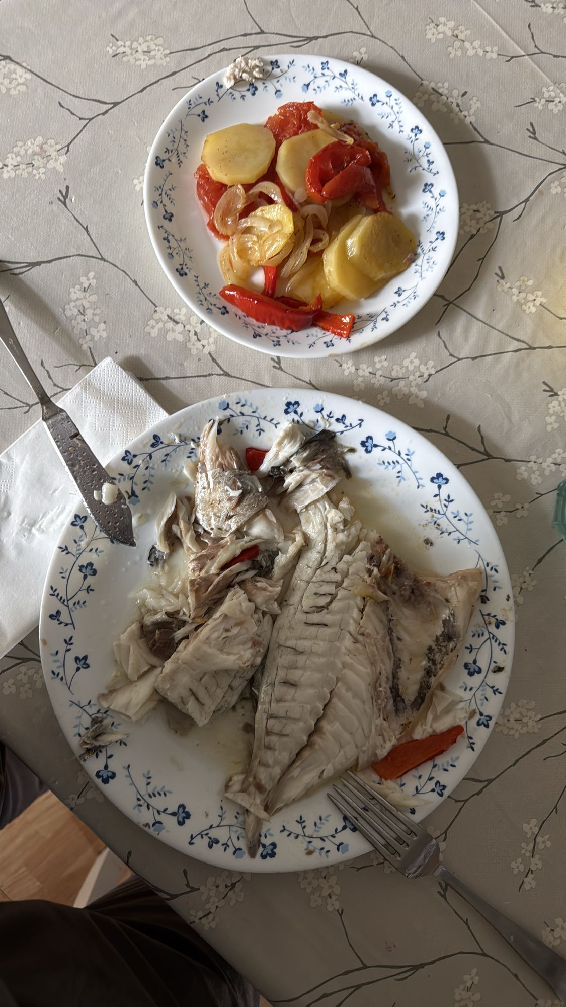 Pescado con verduras asadas