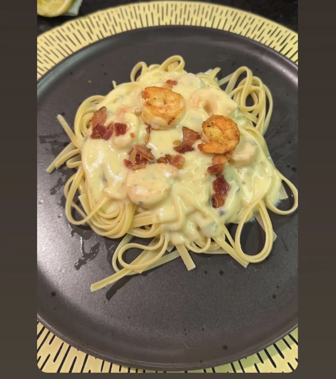 Macarrão com camarão e bacon