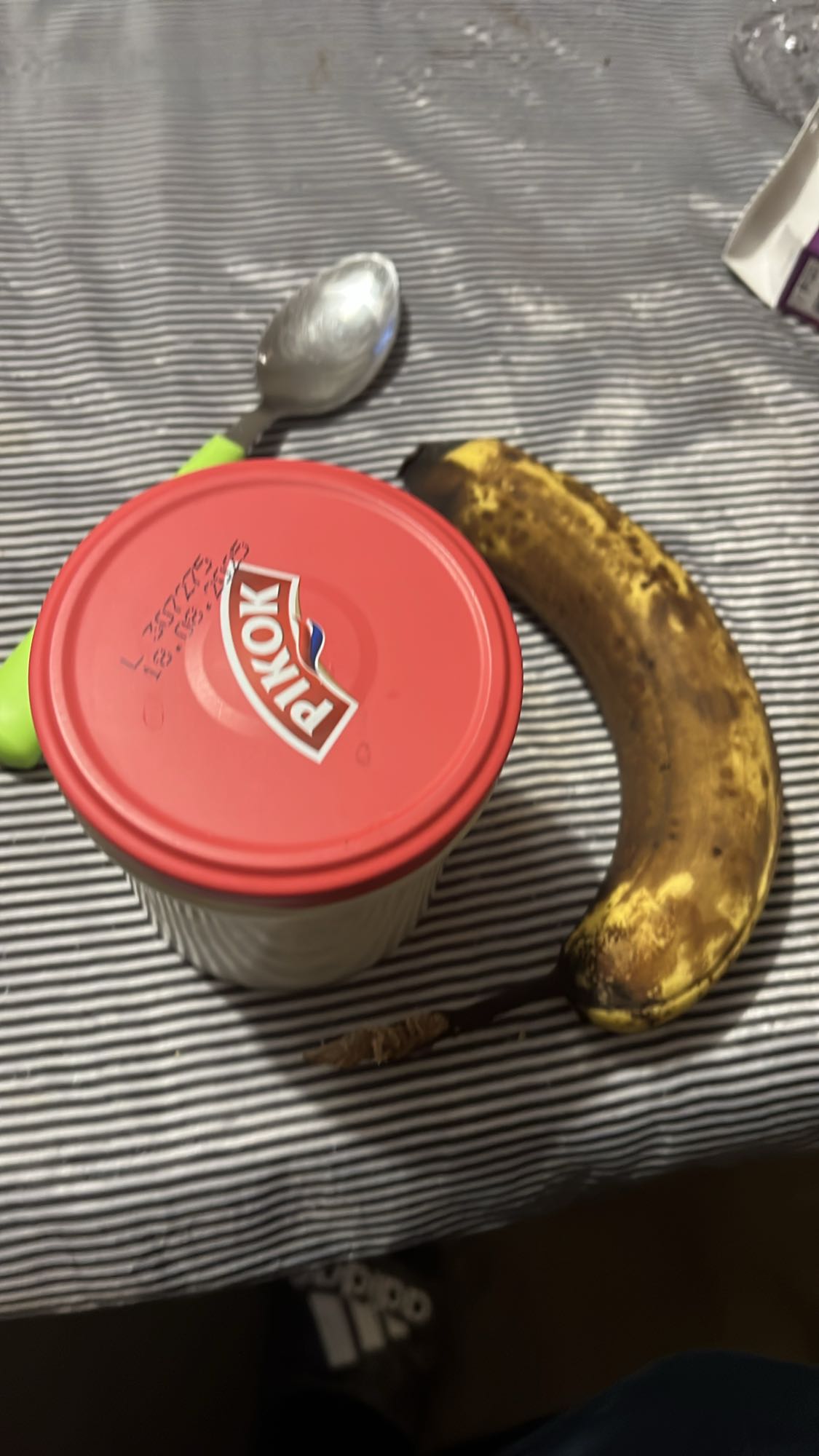 Банан и кисело мляко