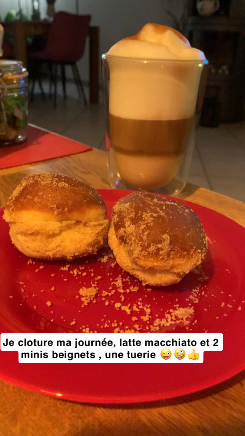 Latte macchiato et beignets