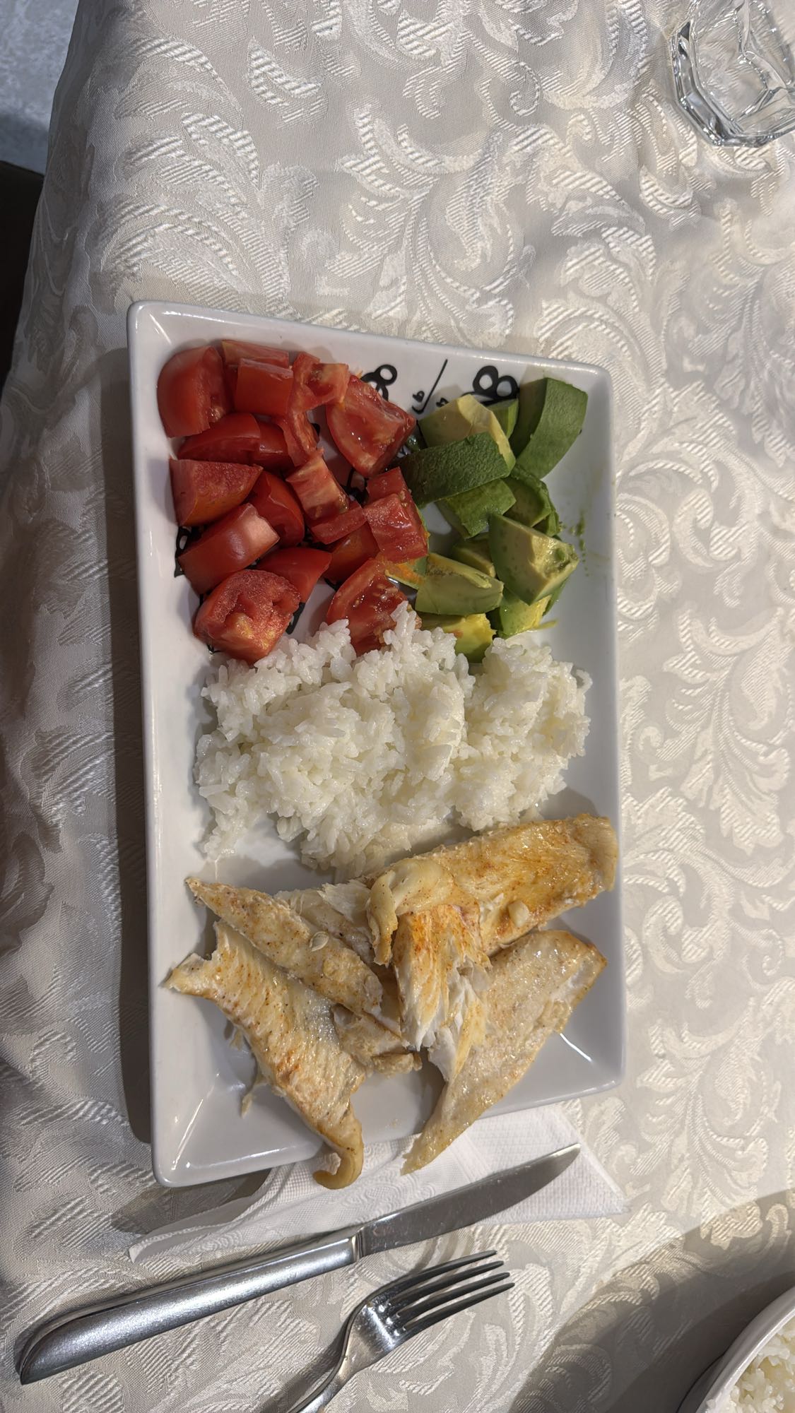 Pescado con arroz y verduras