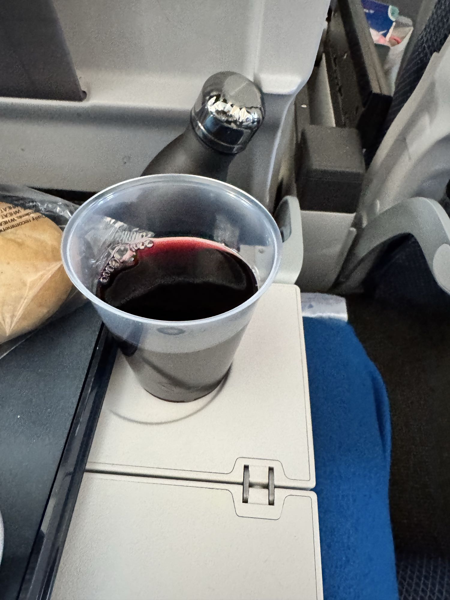 Red wine (airplane cup)