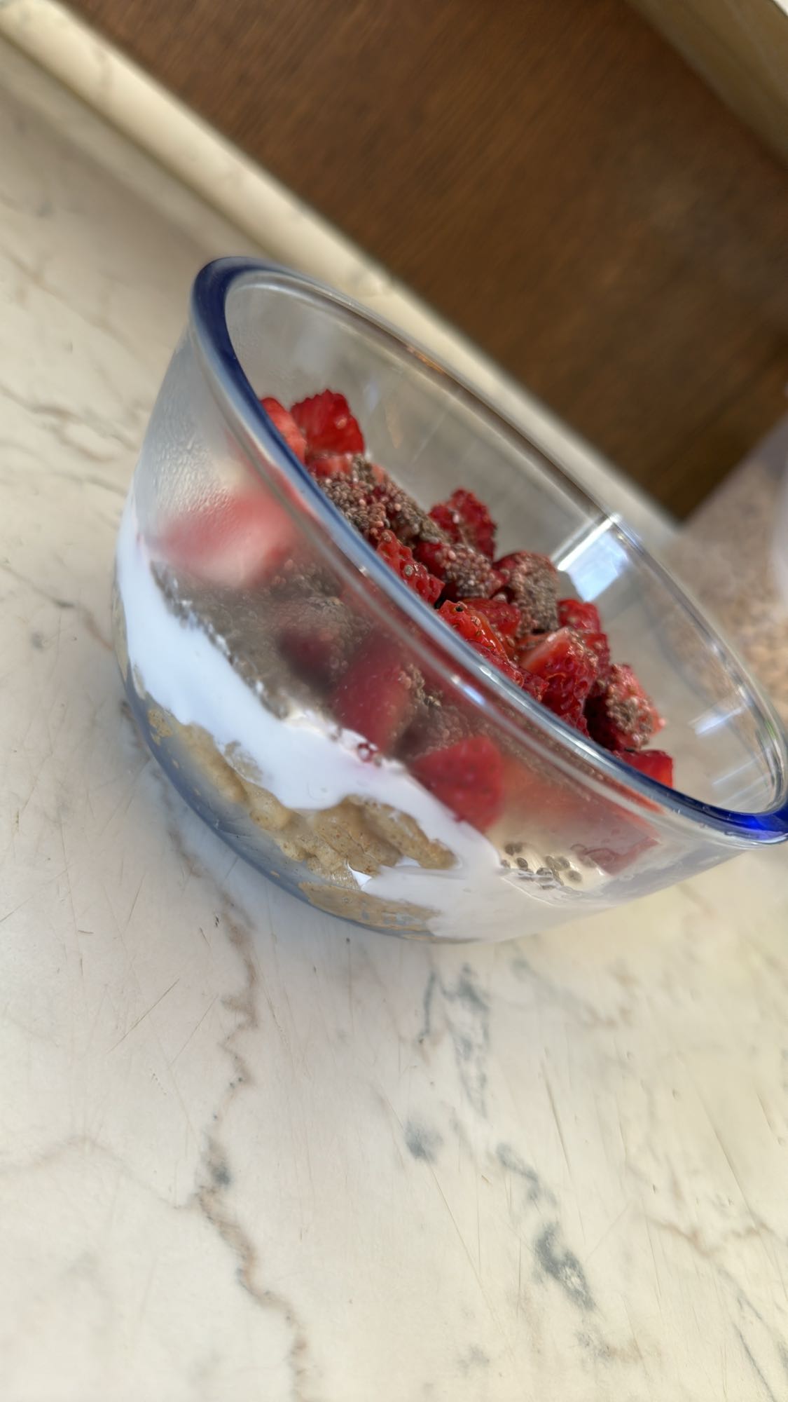 Yogurt berry parfait