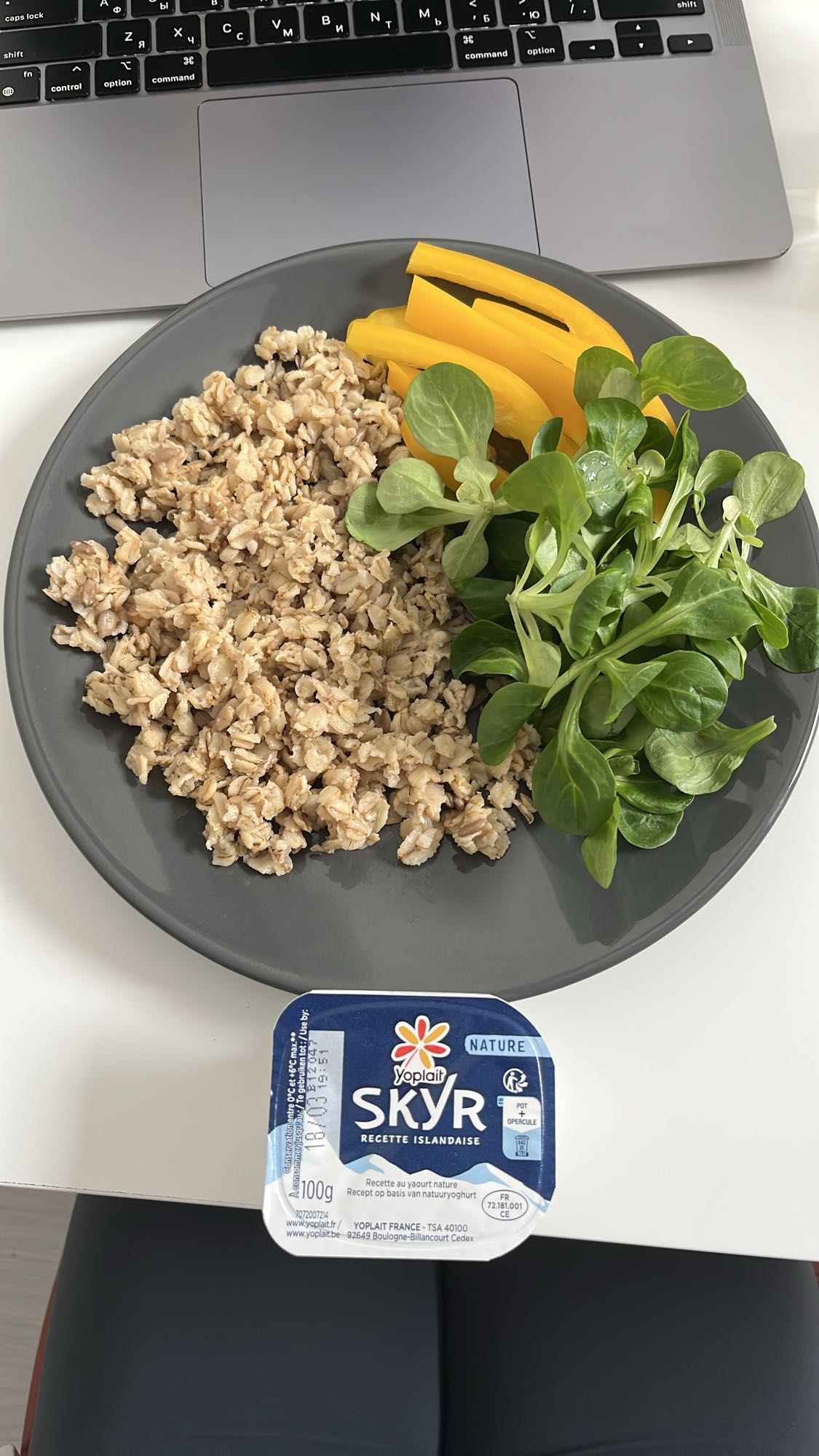 Oats, greens, pepper, skyr