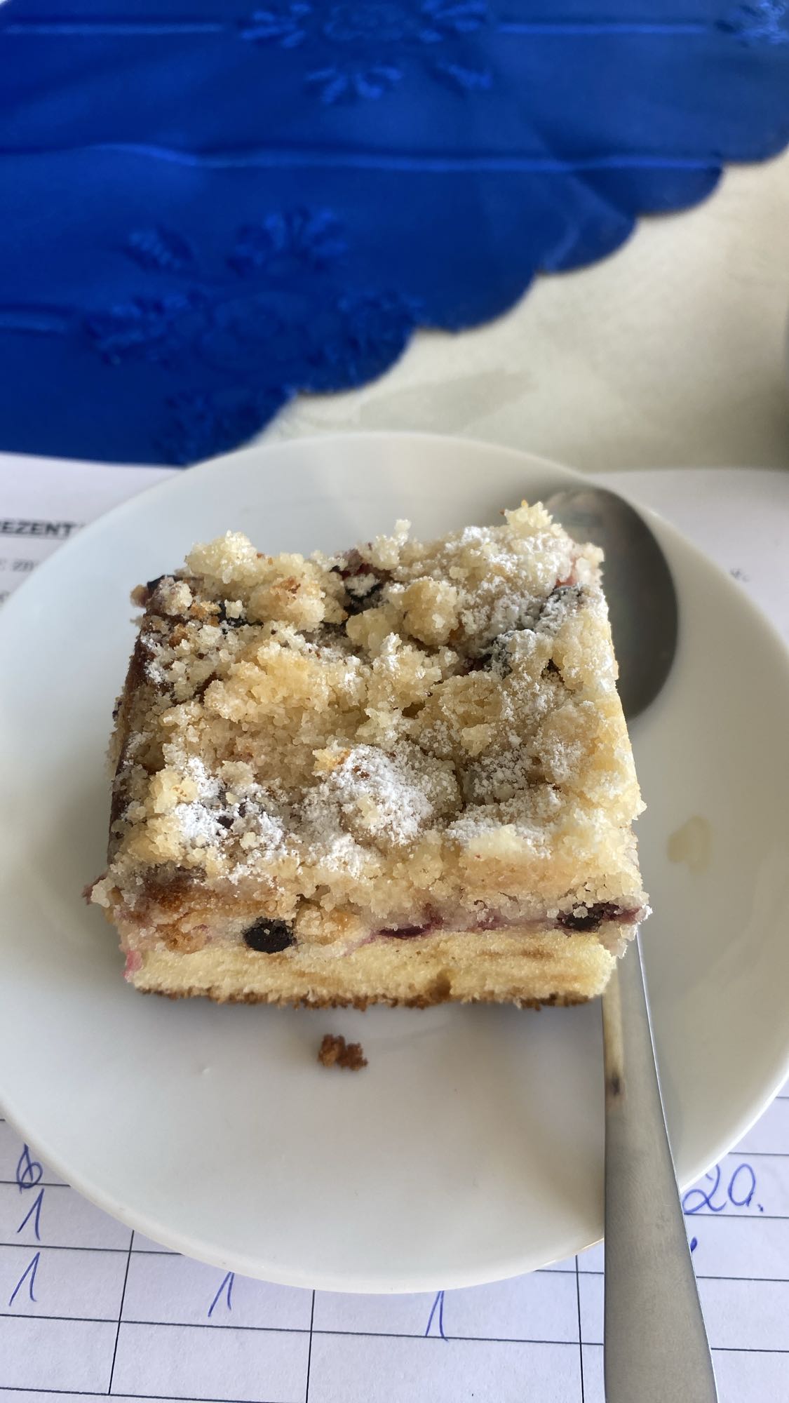 kawałek ciasta z kruszonką