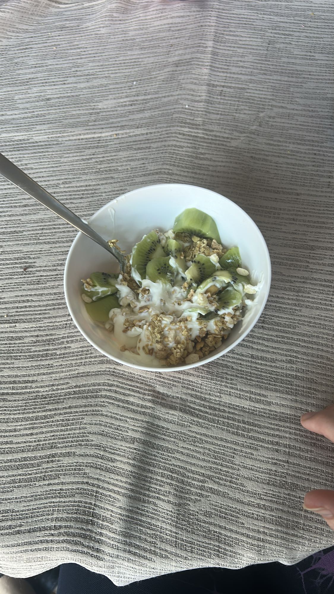 Yoghurt met kiwi en muesli