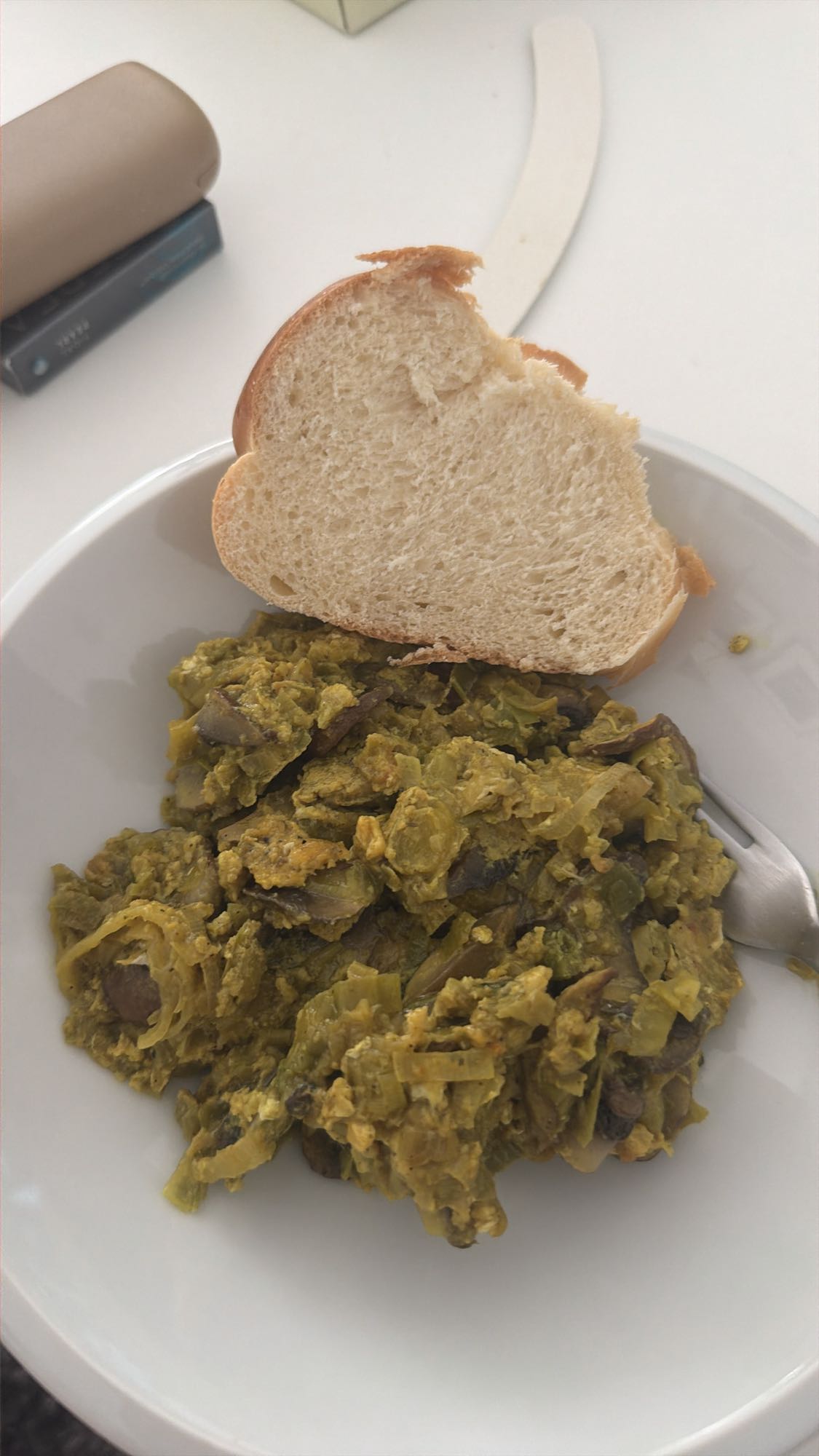 Sebzeli Yumurta ve Ekmek