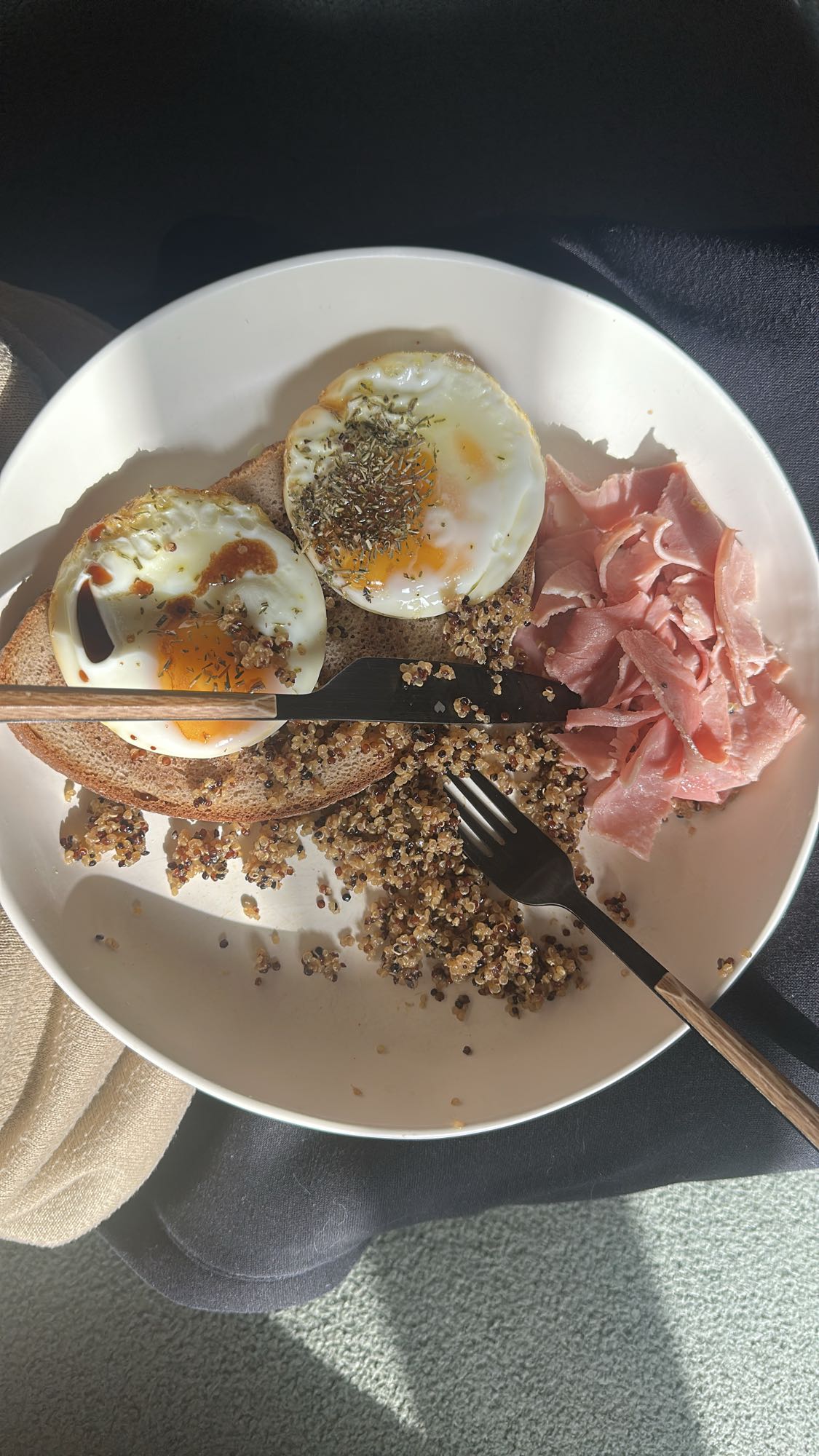 Petit-déjeuner œufs quinoa