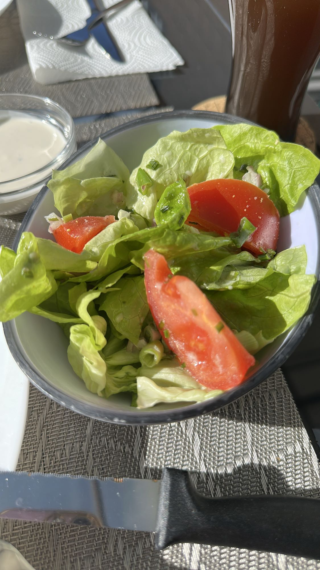 Grüner Salat mit Tomaten
