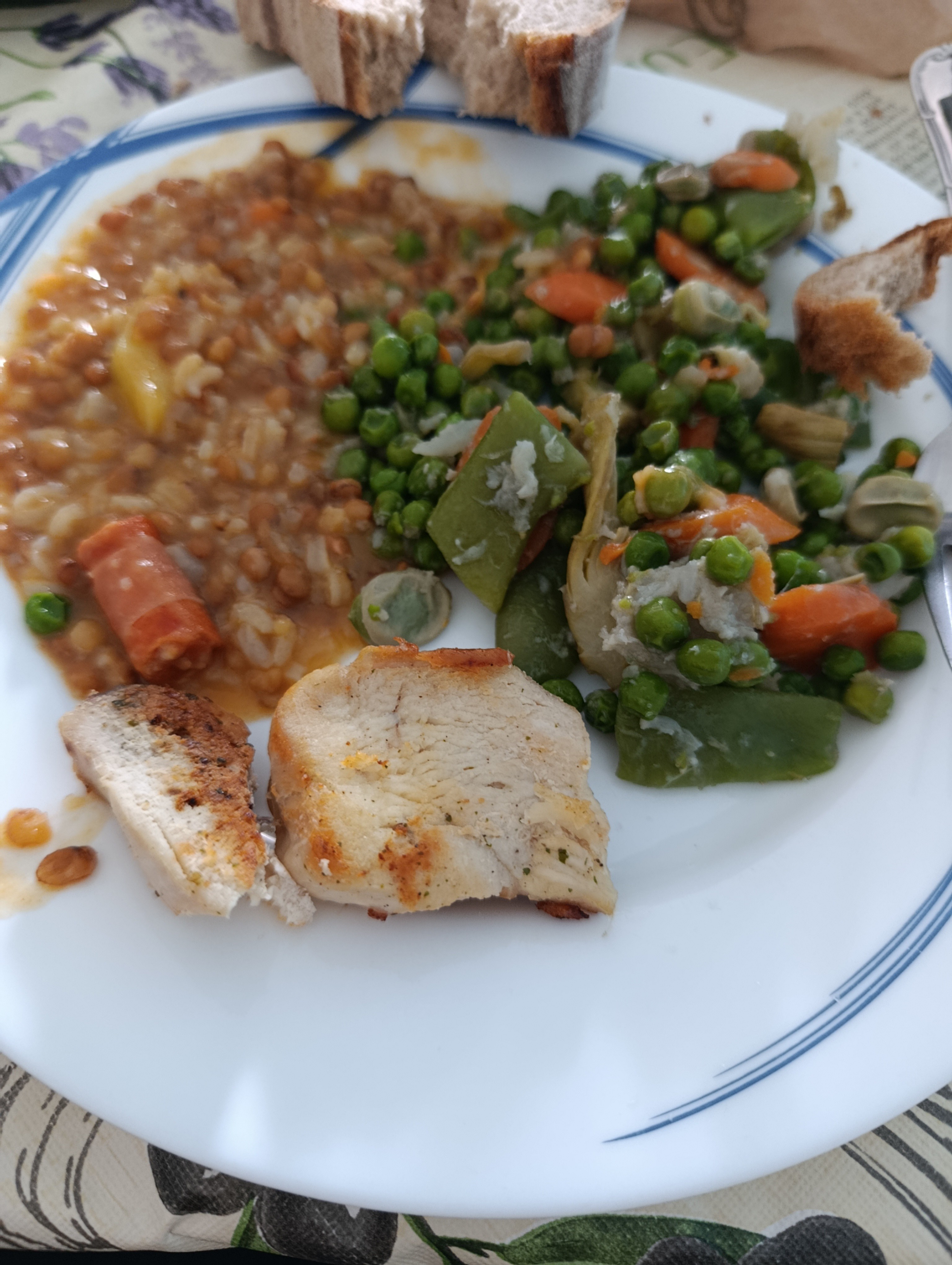Pollo con verduras y lentejas