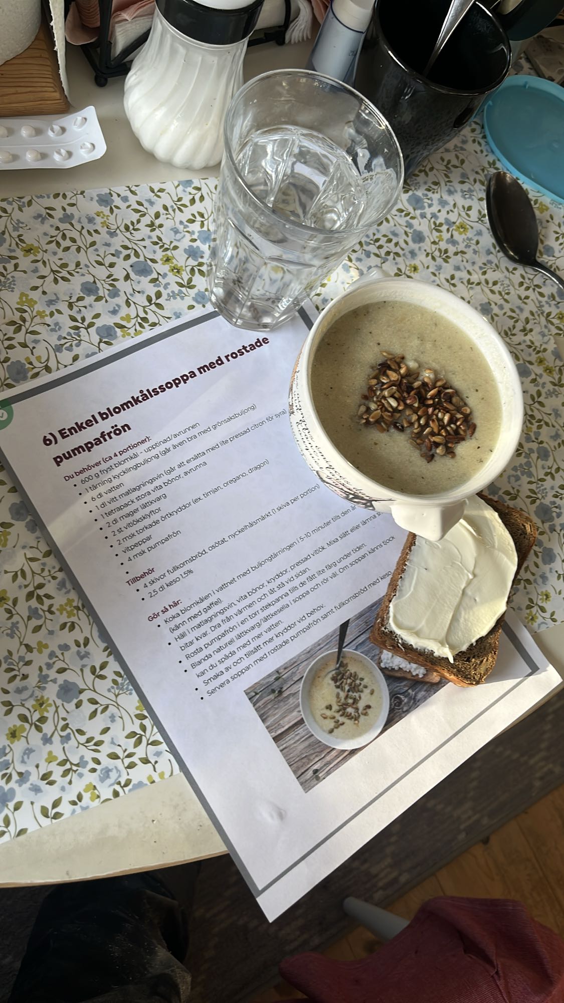Blomkålssoppa & macka