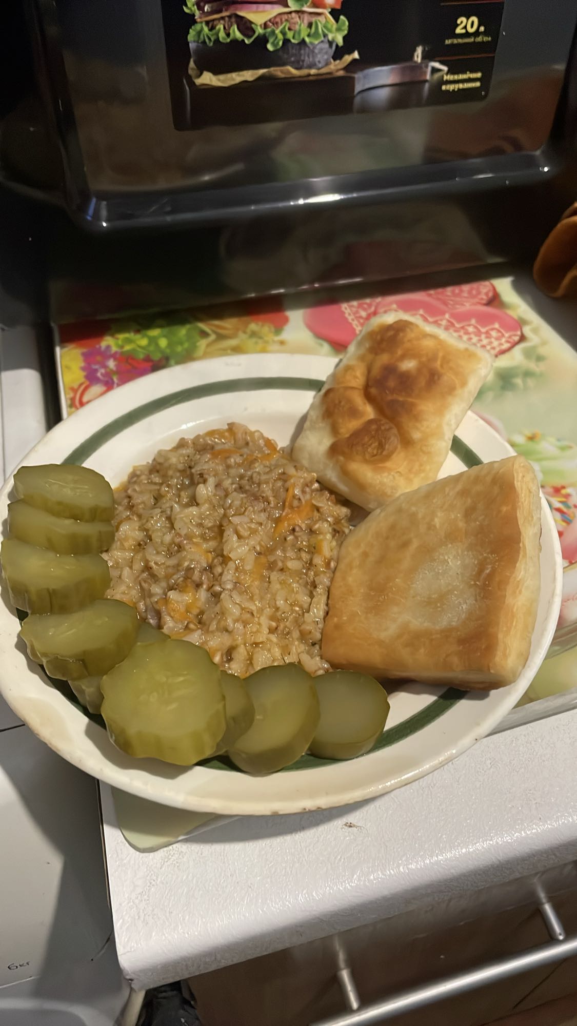 гречка с мясом и пирожки