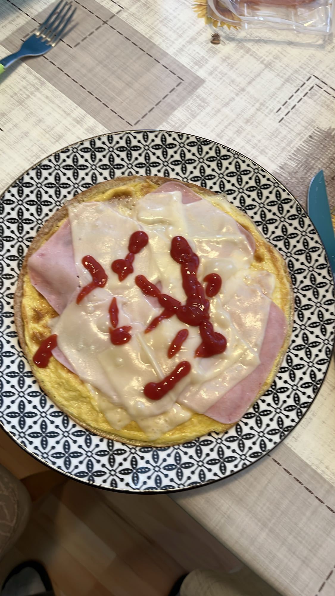 Омлет с шунка и кашкавал