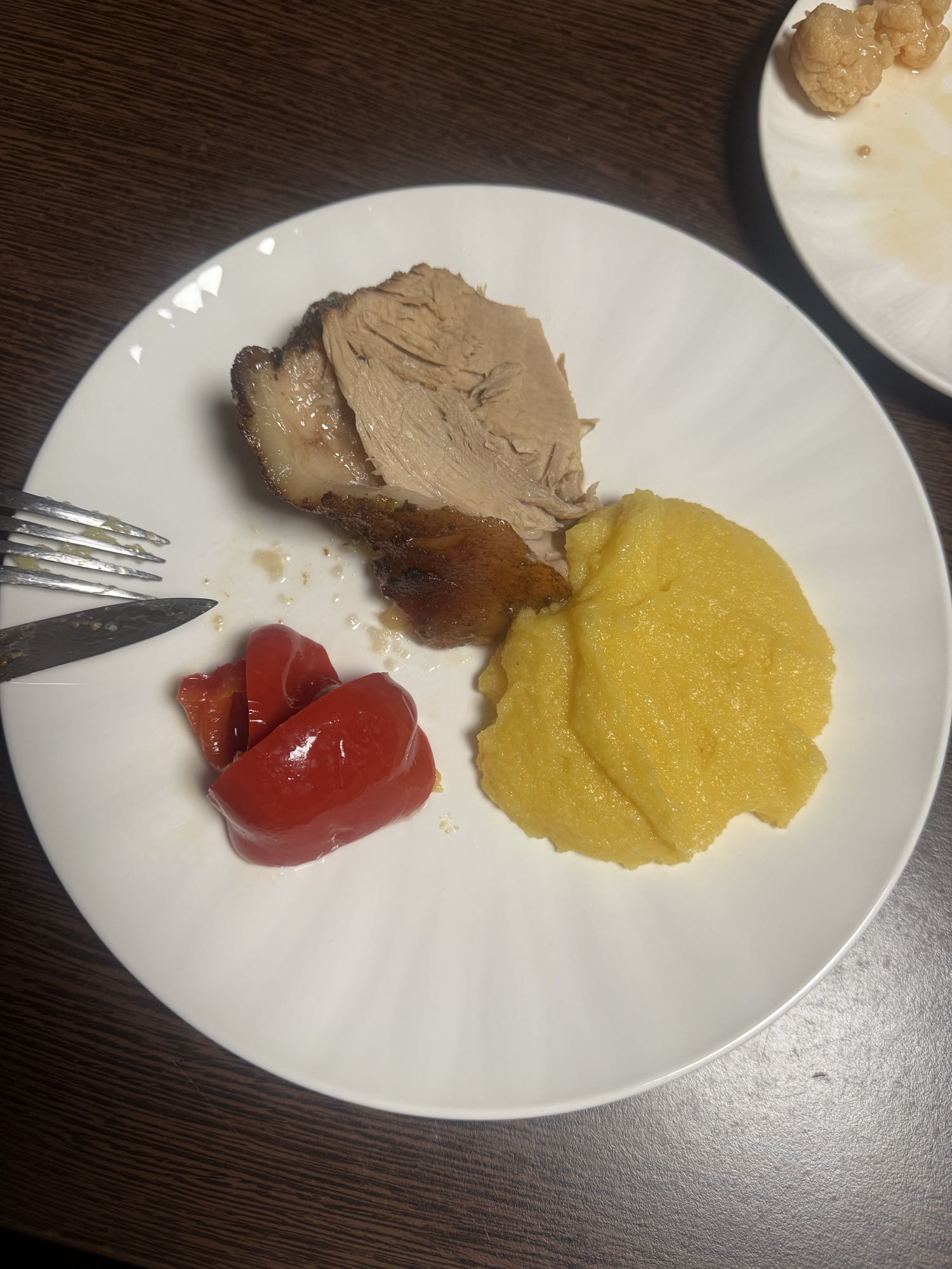 Friptură cu mămăligă