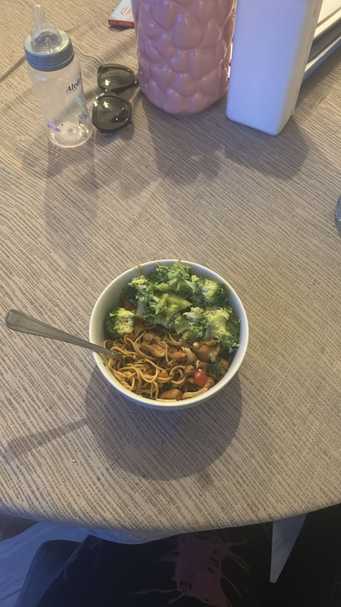 noedels met kip en broccoli