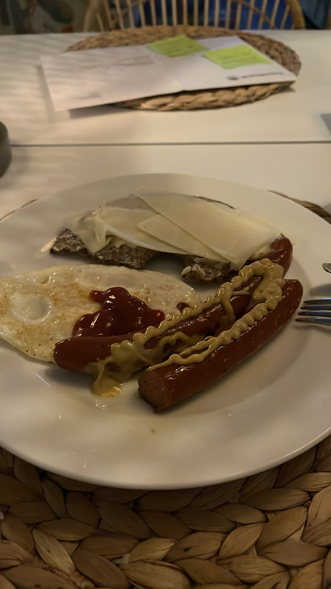 Korvfrukost tallrik