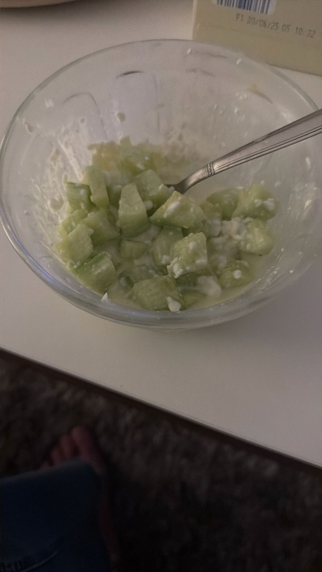 Salata de castraveti cu branza