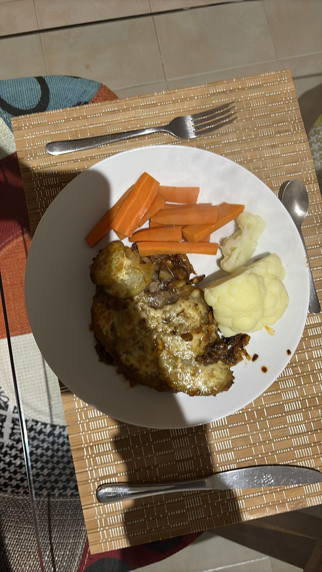 Cheesy beef with veggies