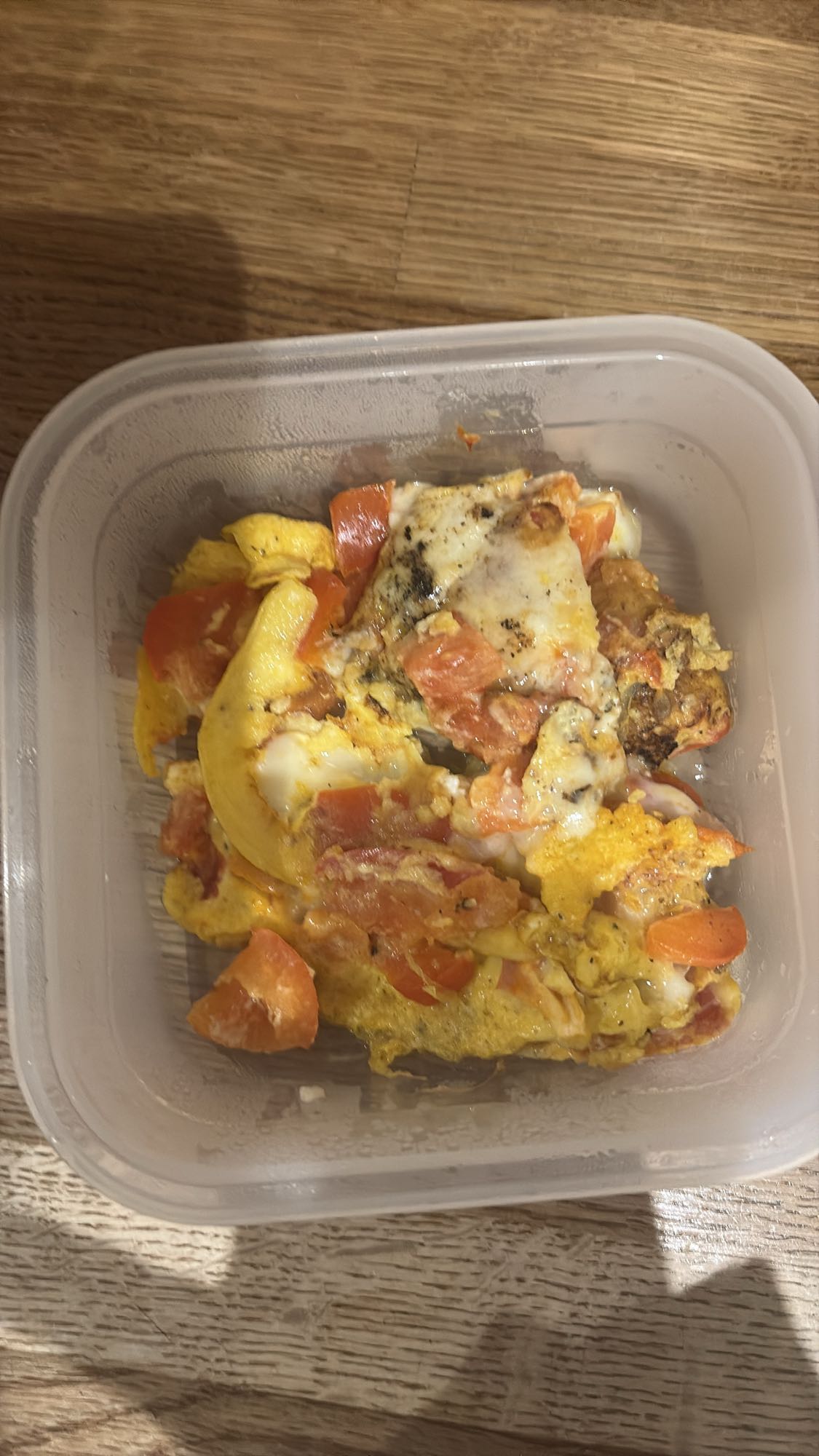 Omelett med tomat och ost