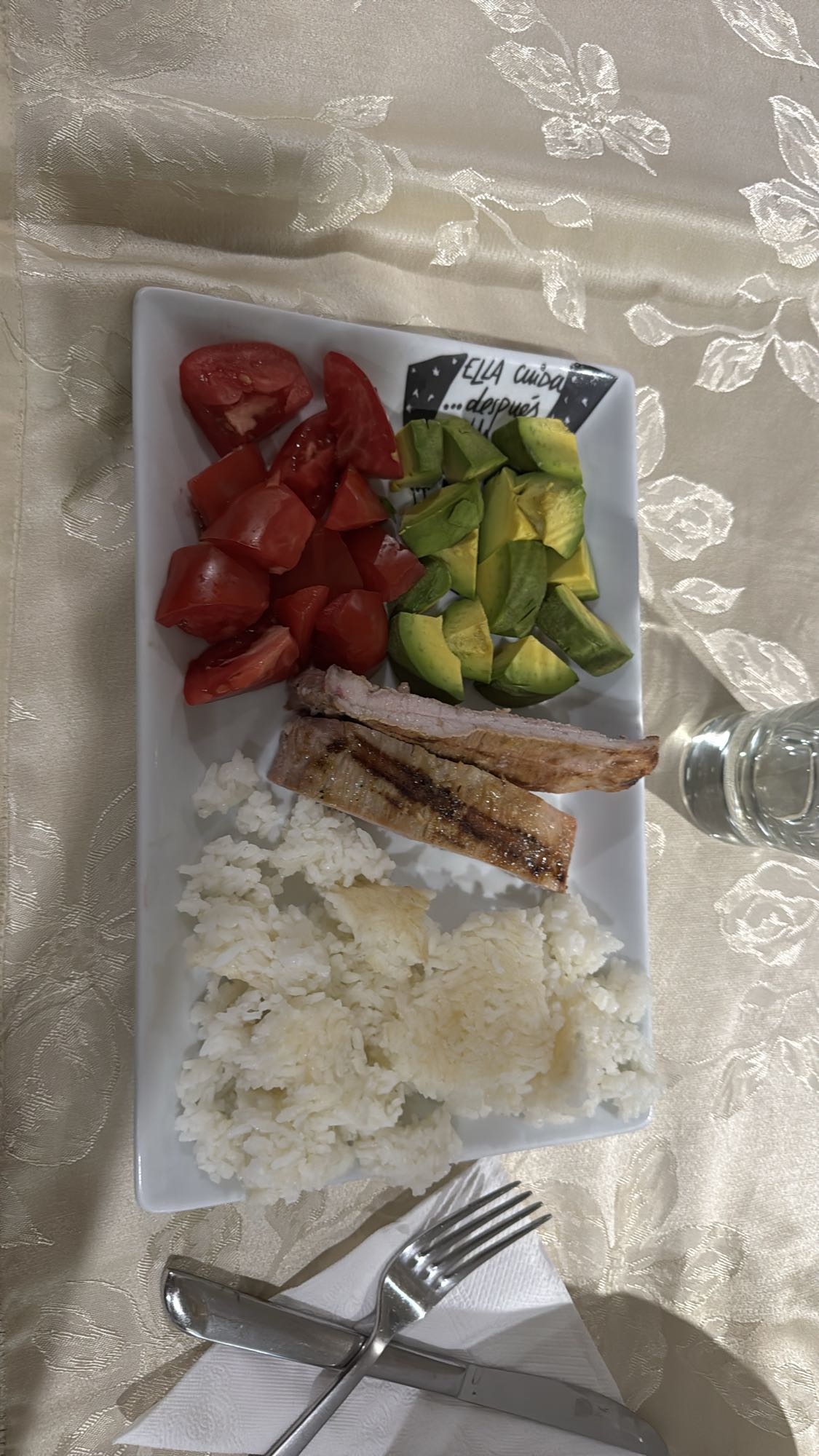 Plato arroz, cerdo y verduras