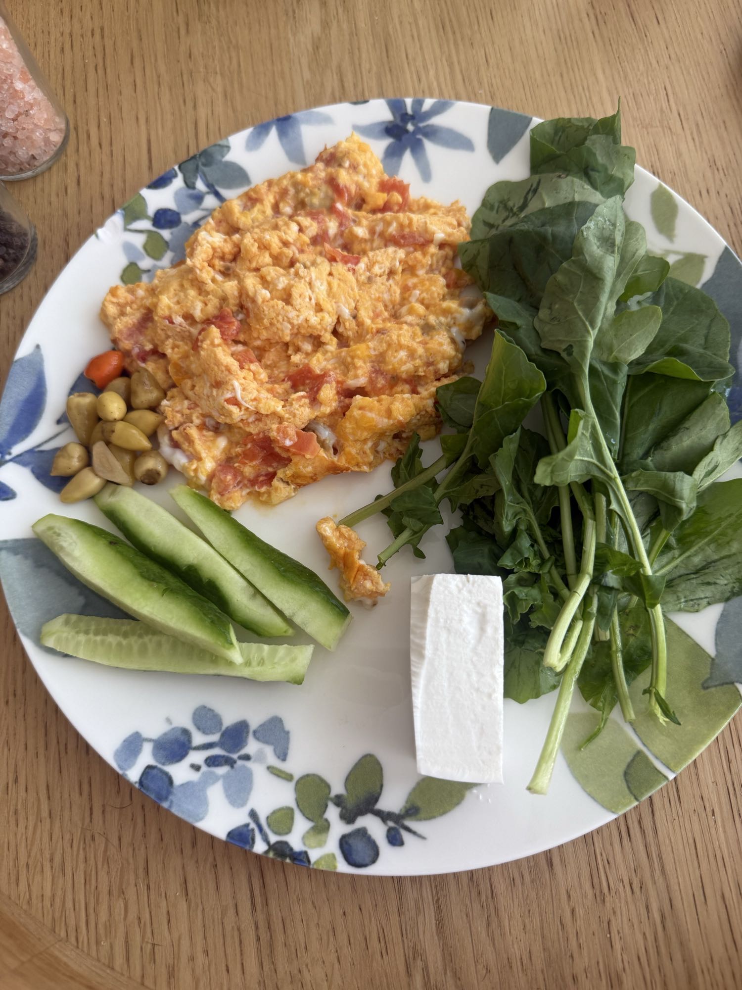 Menemen ve Kahvaltı Tabağı