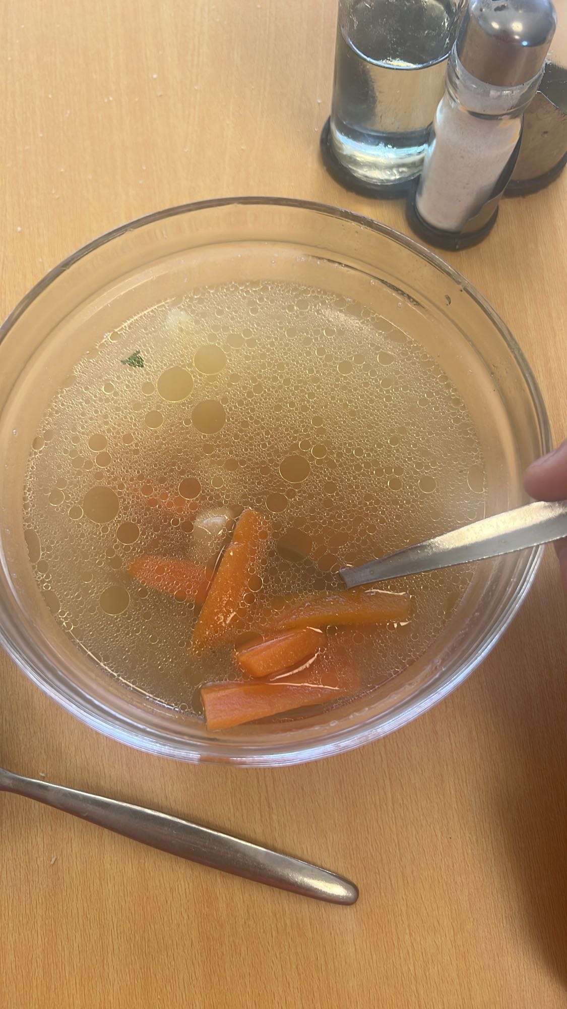 Supă clară cu morcovi