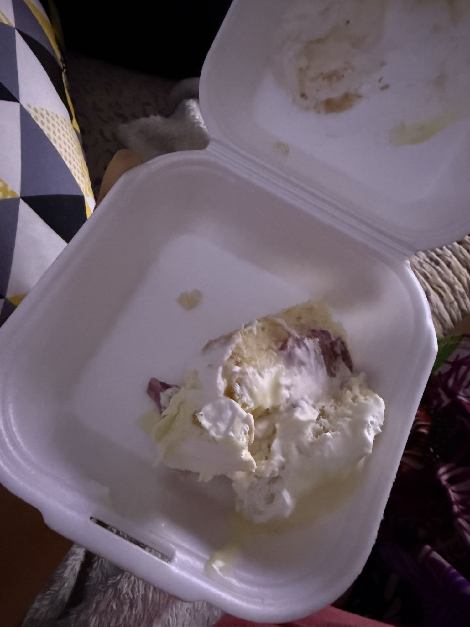 Fatia de bolo com chantilly