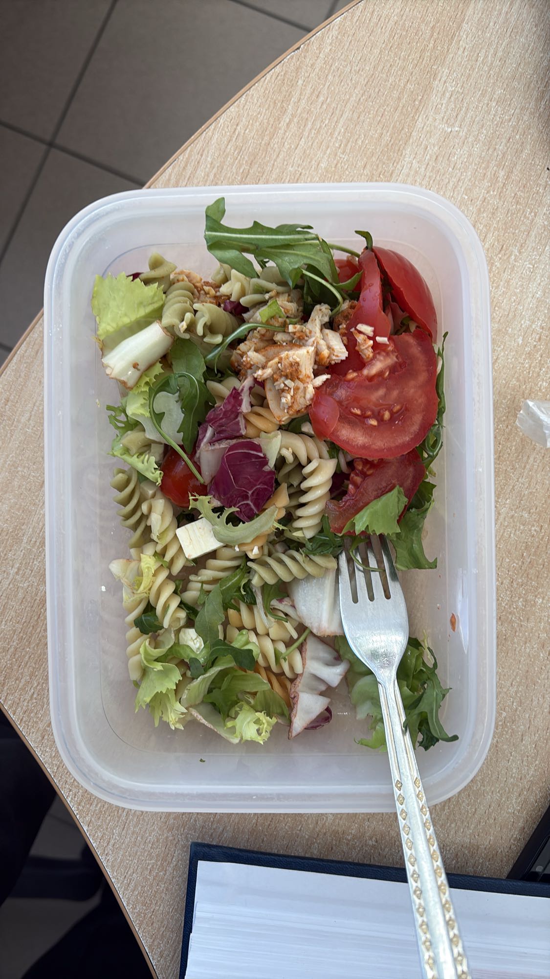 Sałatka z makaronem i kurczakiem