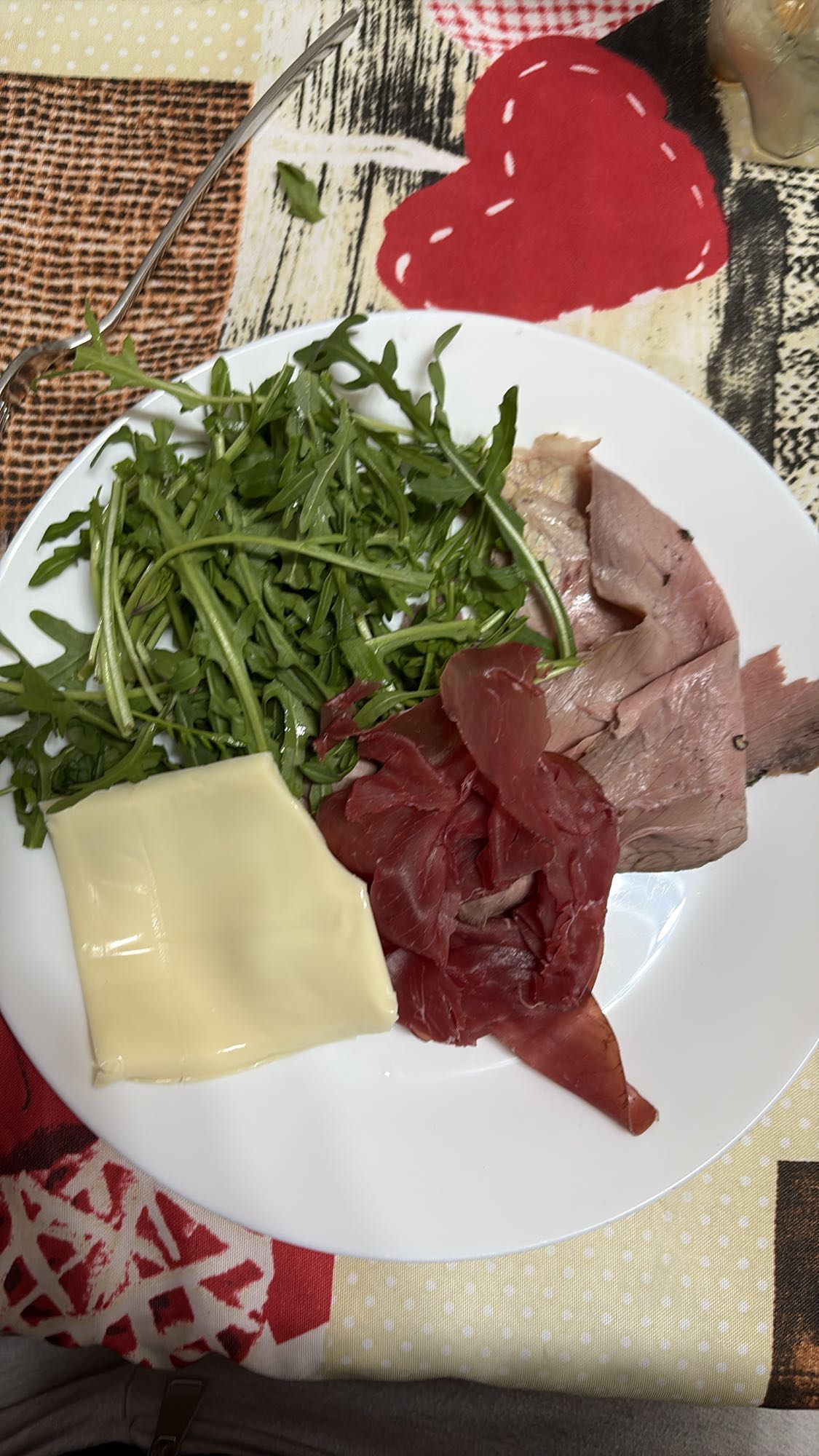 Et, peynir ve roka tabağı