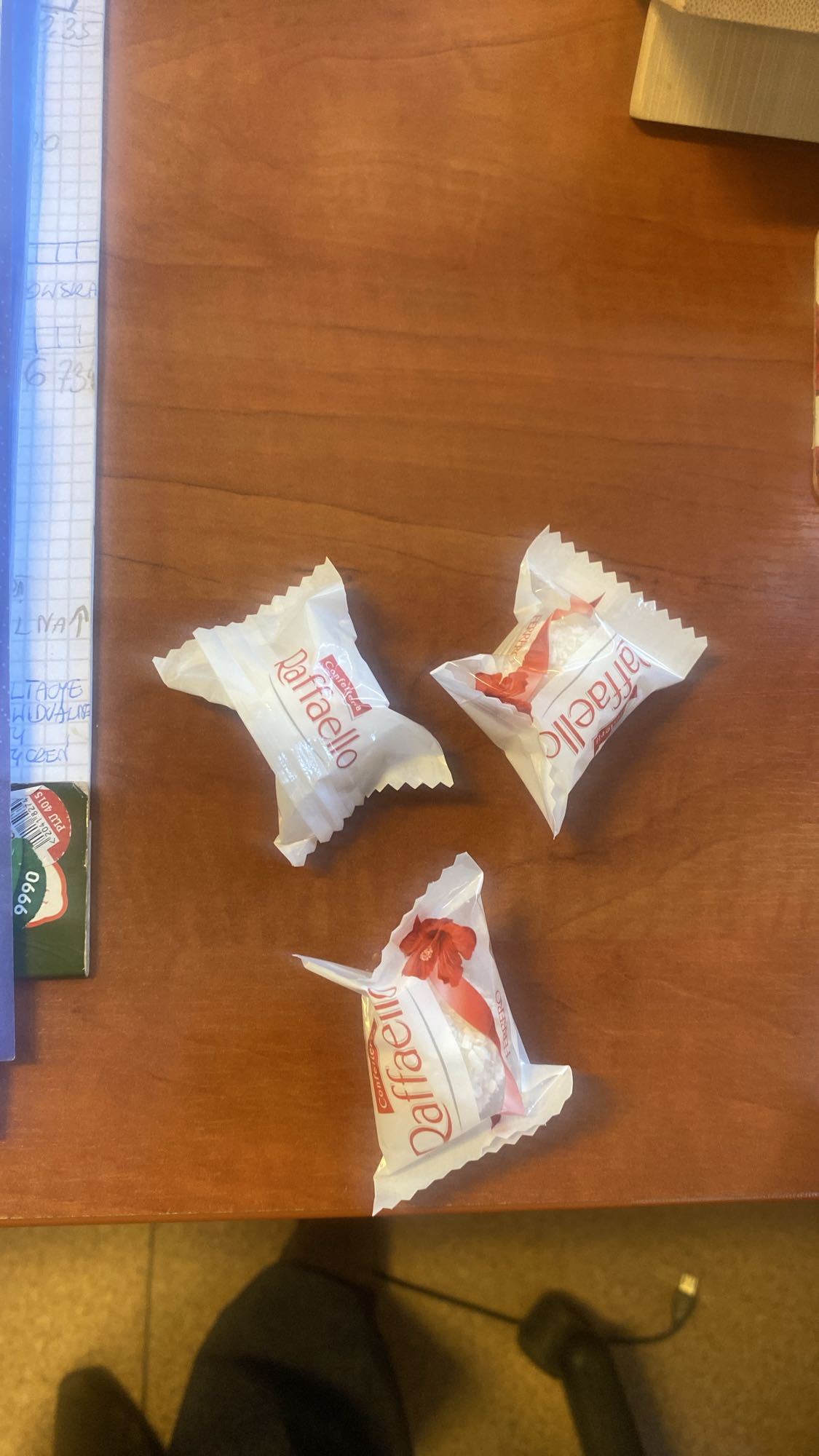 Trzy praliny Raffaello