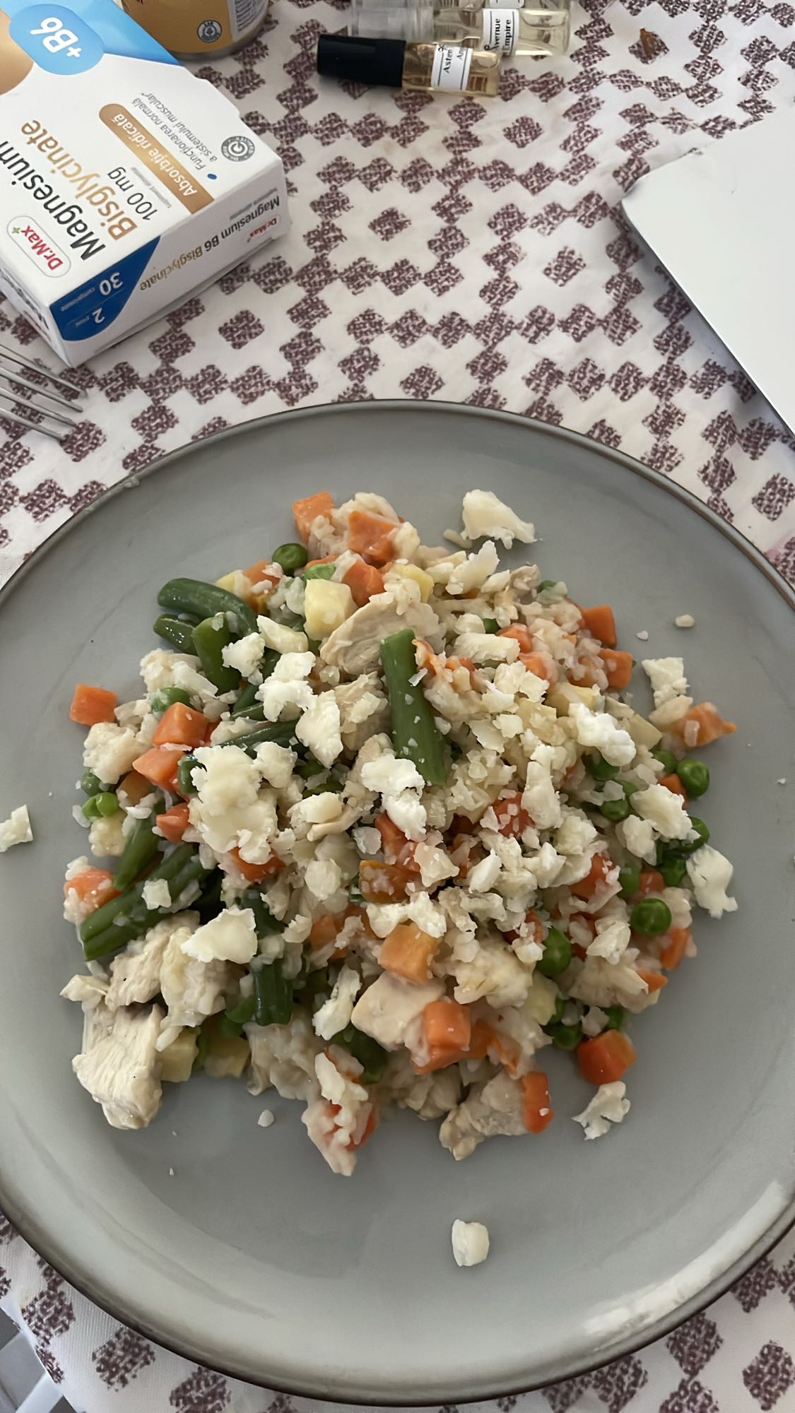 Pui cu legume și conopidă